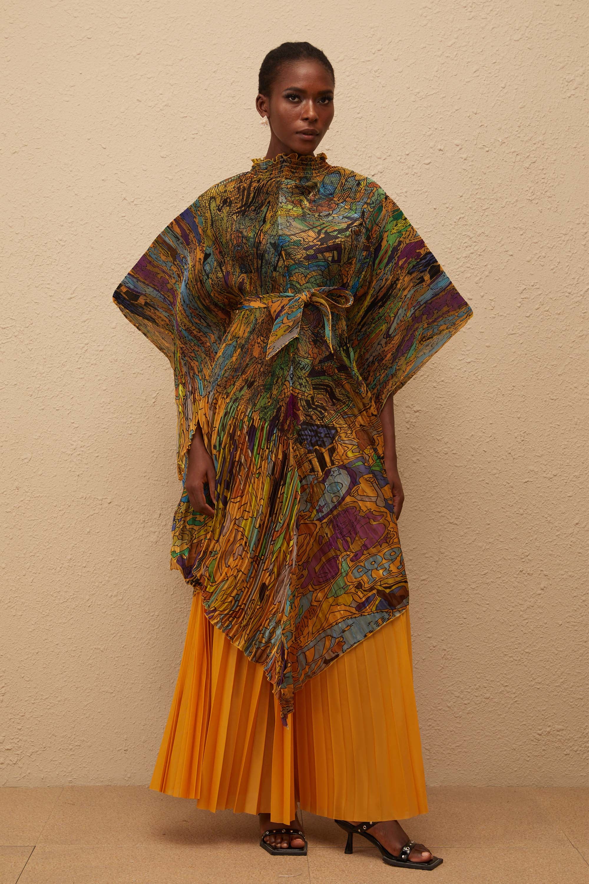 طقم بلوزة وبنطال مطوية بطبعة برتقالية من ميلودي