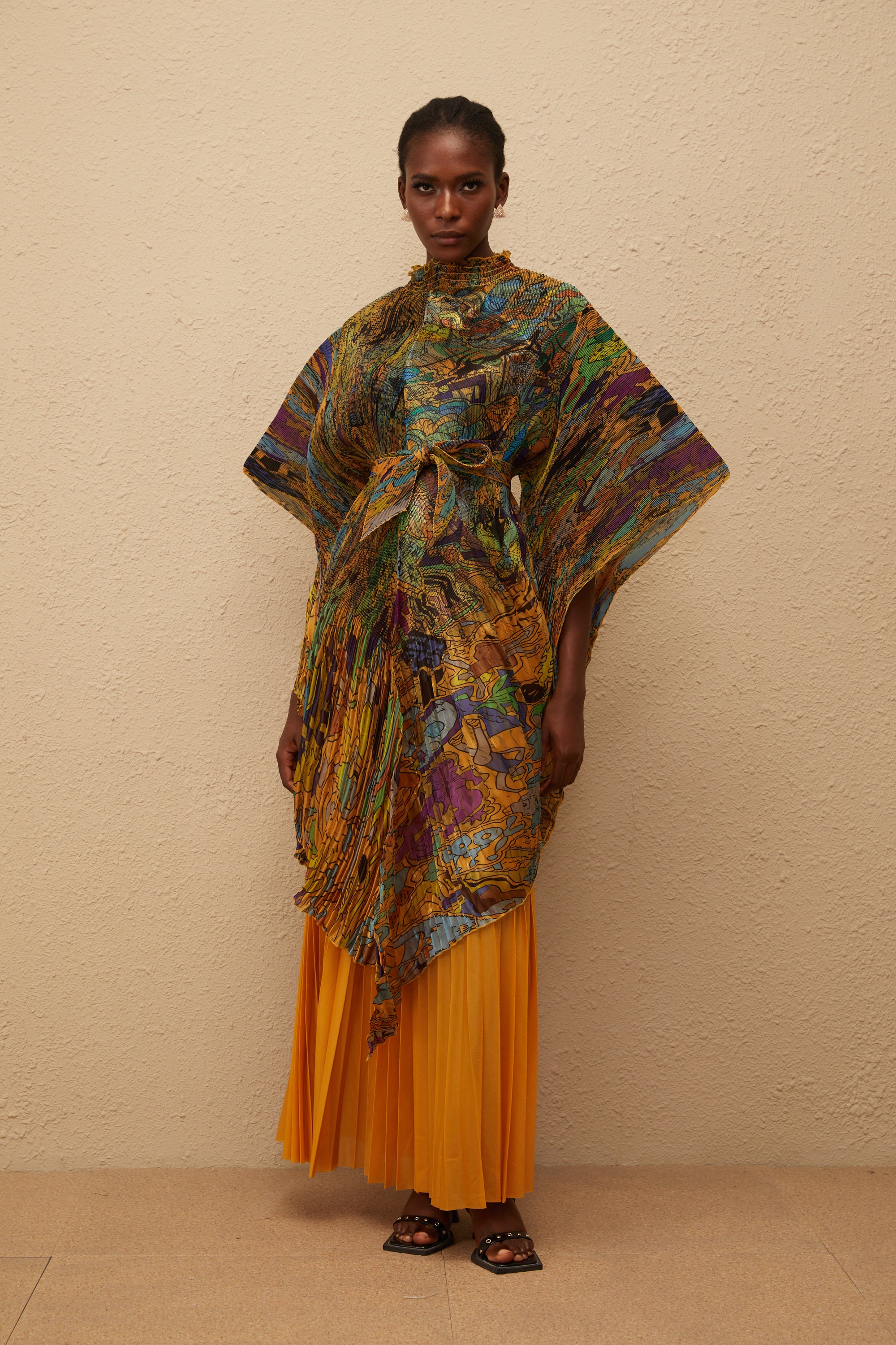 طقم بلوزة وبنطال مطوية بطبعة برتقالية من ميلودي