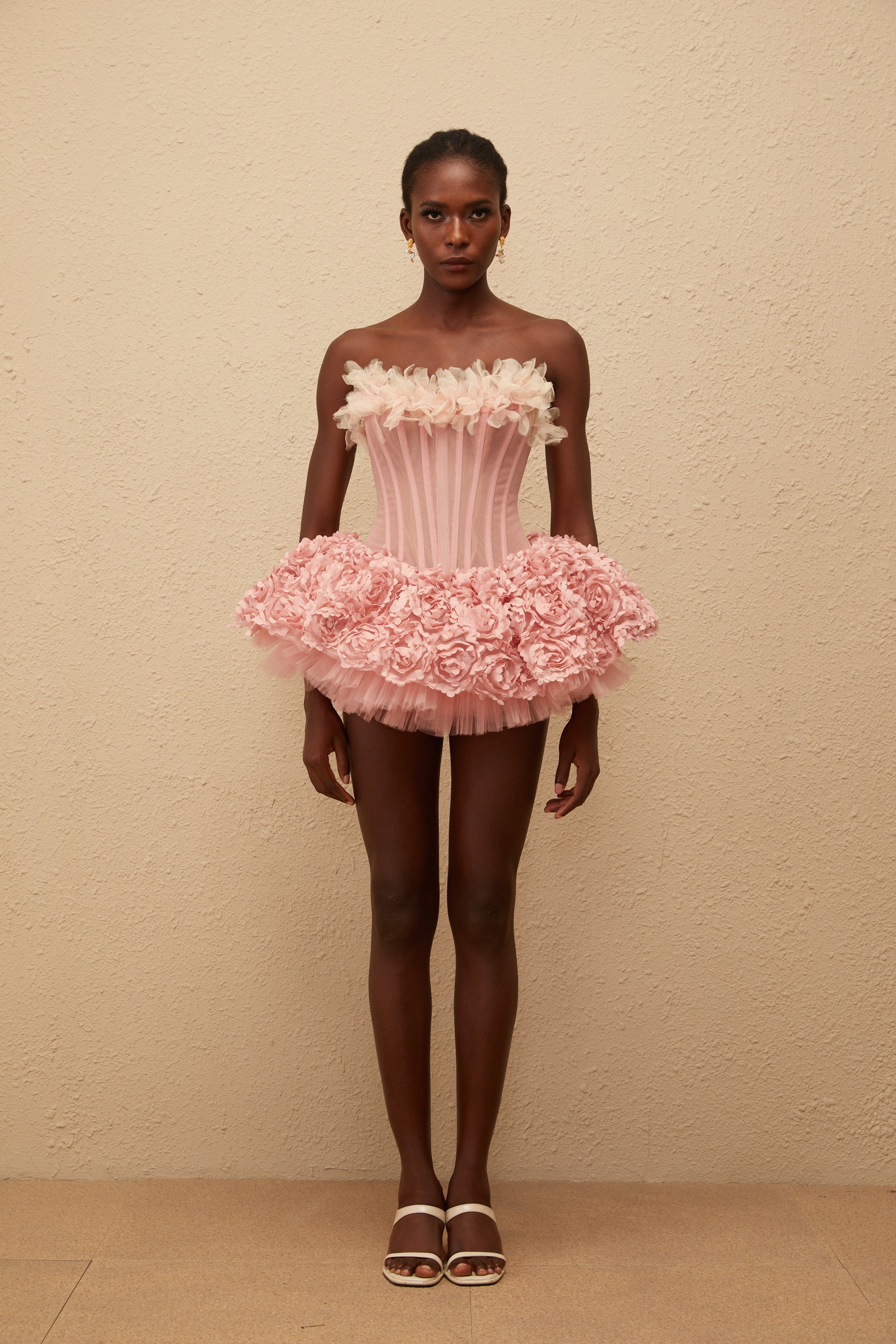 Rachel – Minikleid aus Tüll mit 3D-Blütenblättern in Rosa