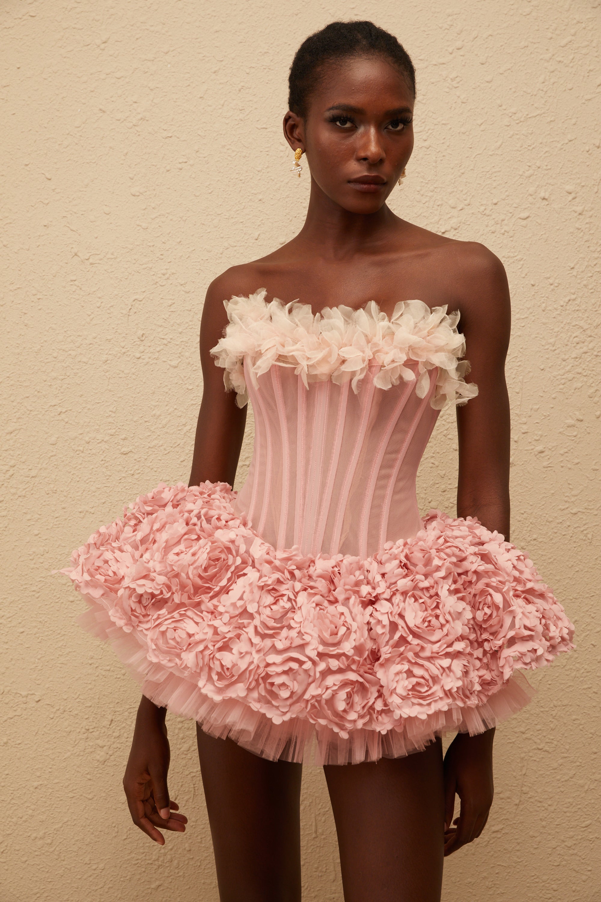 Rachel – Minikleid aus Tüll mit 3D-Blütenblättern in Rosa