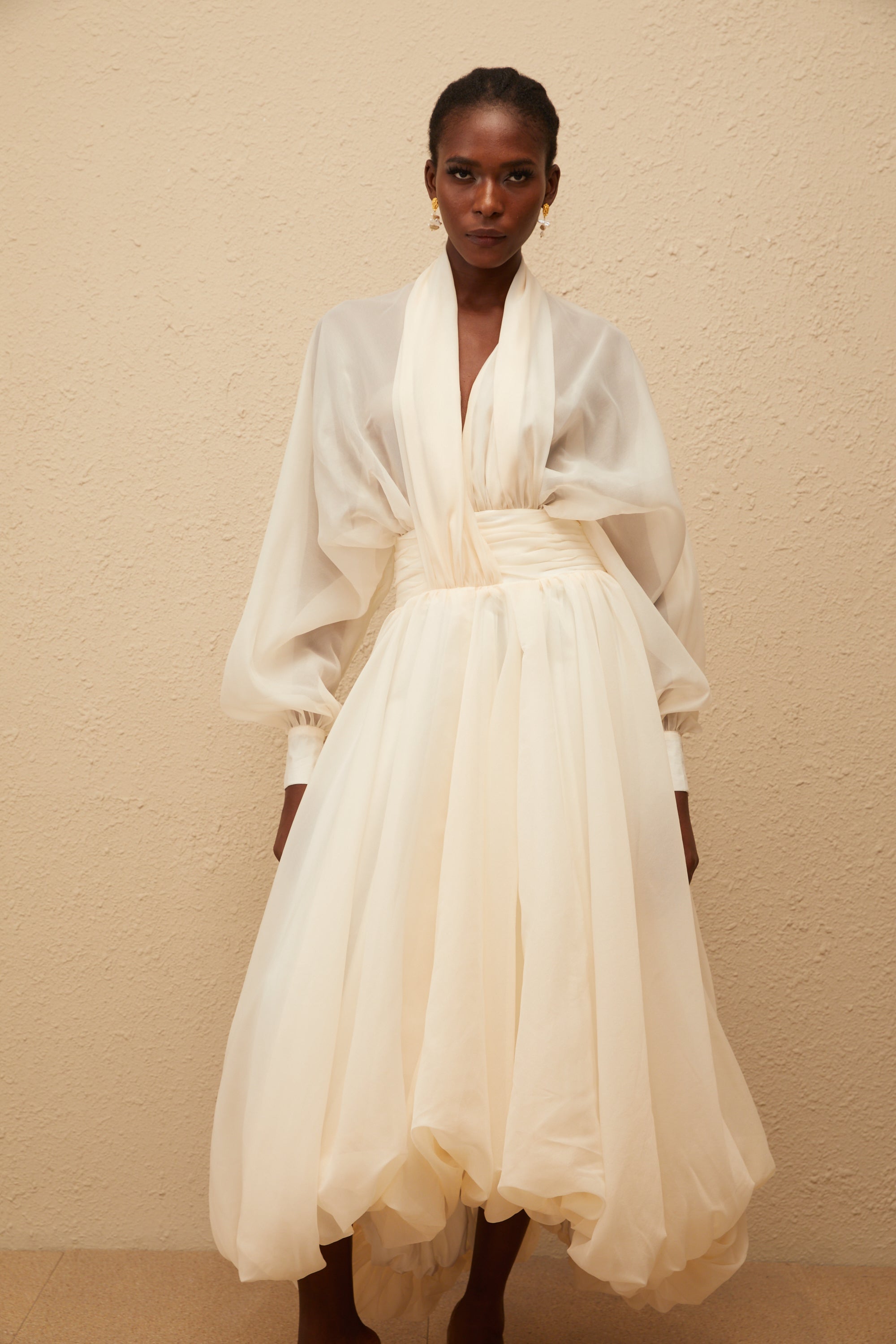 Riley Cremeweißes drapiertes Maxikleid aus Tüll