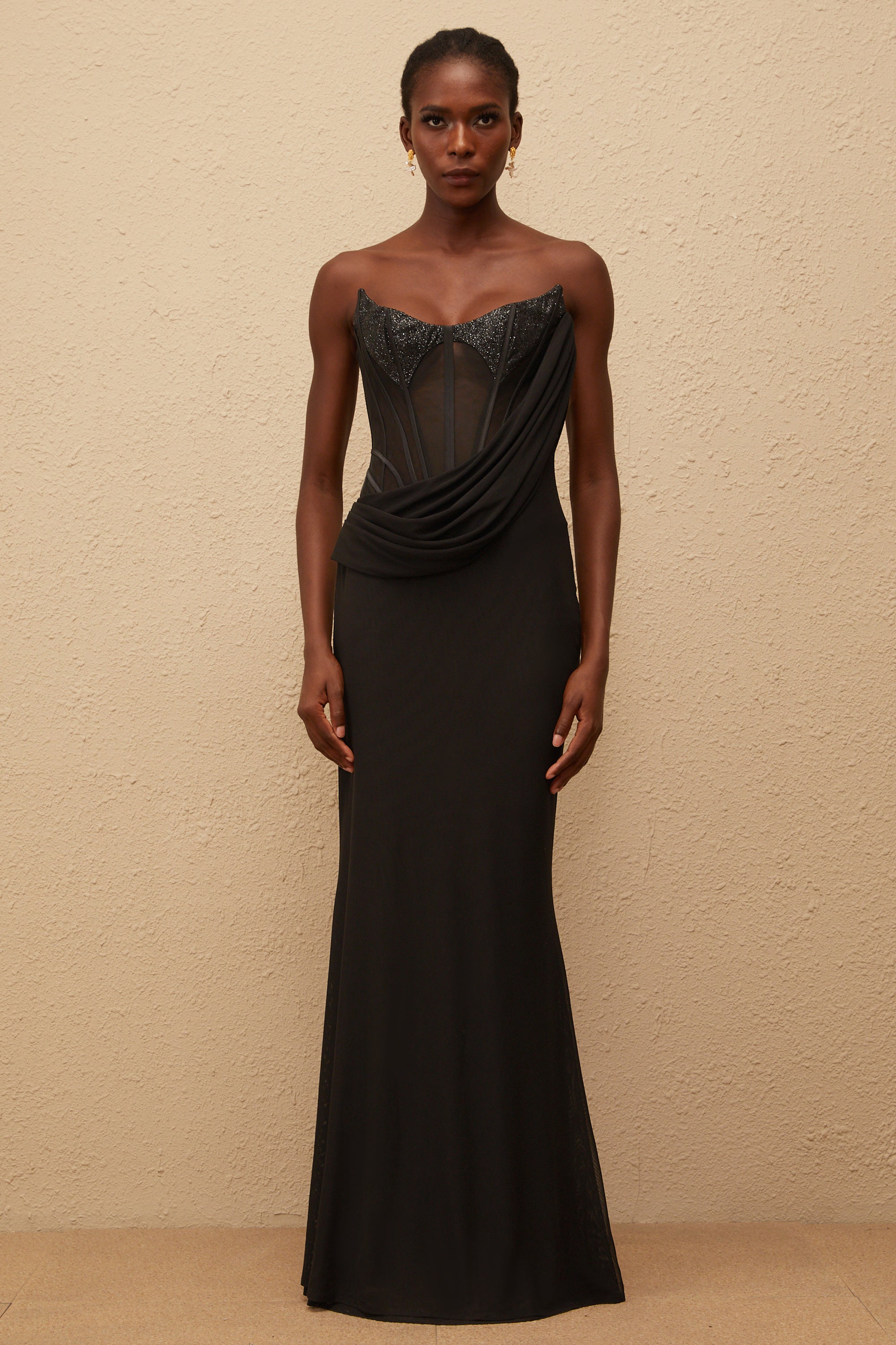 فستان سكارليت ماكسي أسود بألواح