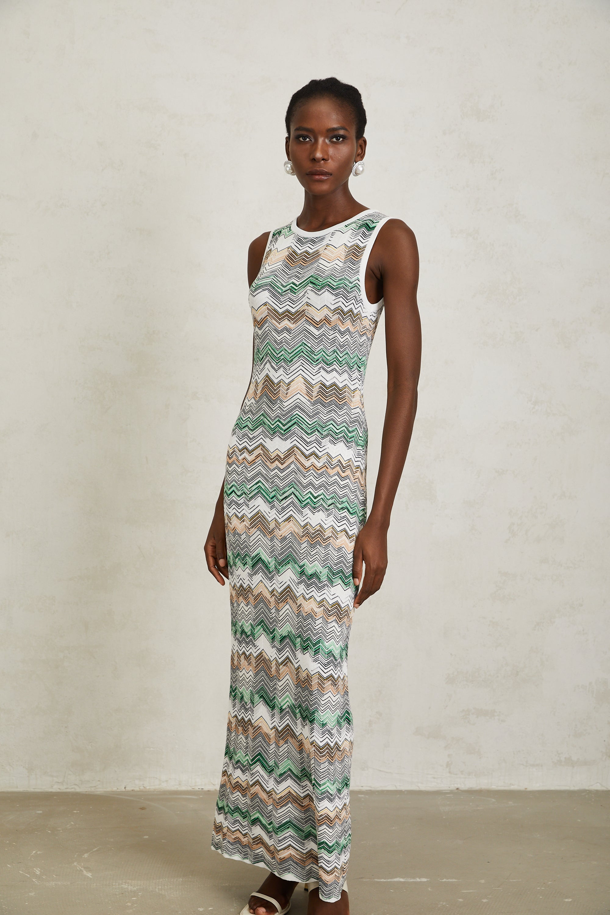 فستان مانون ماكسي منسوج متعرج باللون الأخضر