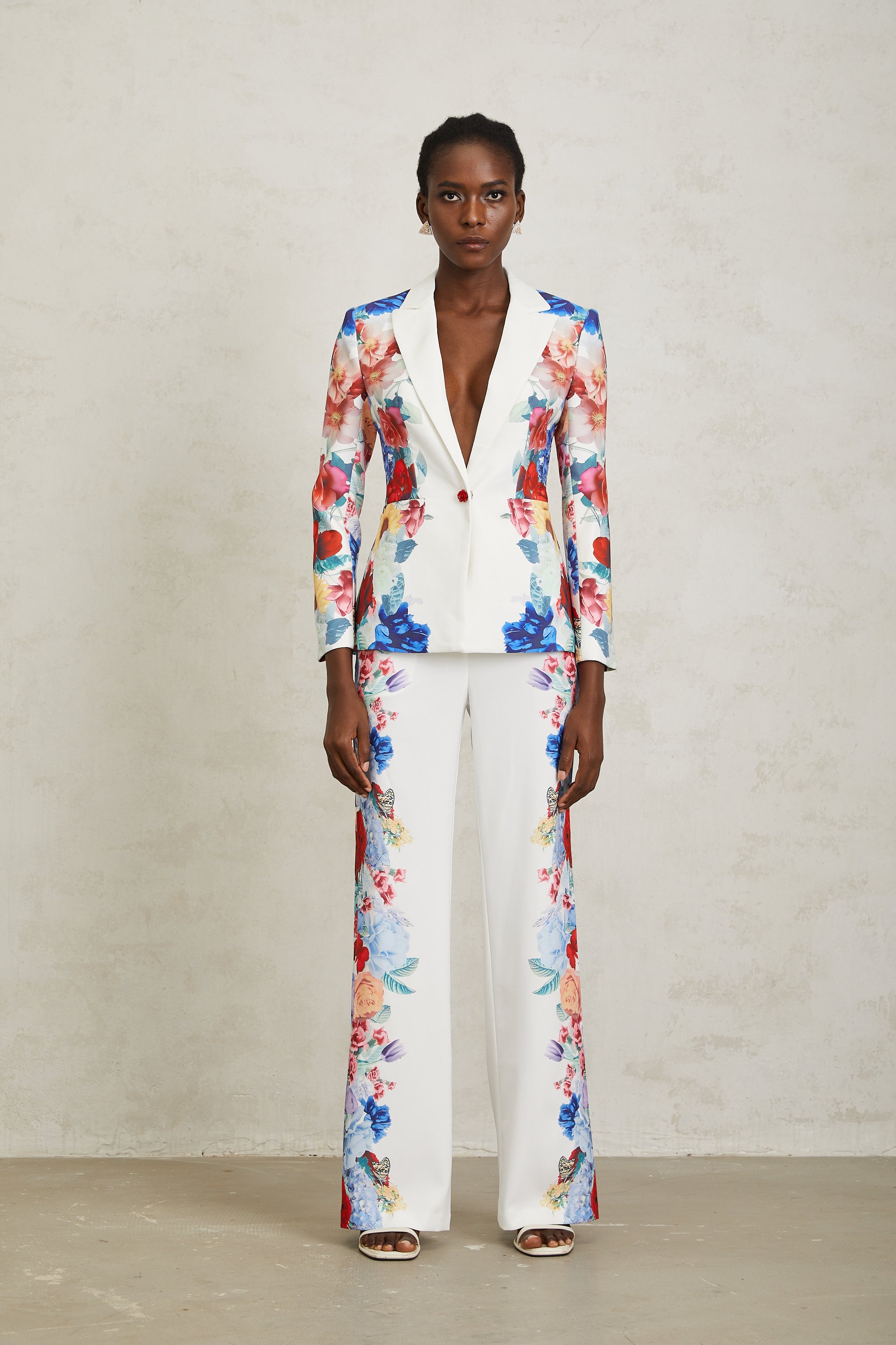 Lison Set aus Blazer und Hose mit Blumenmuster in Weiß