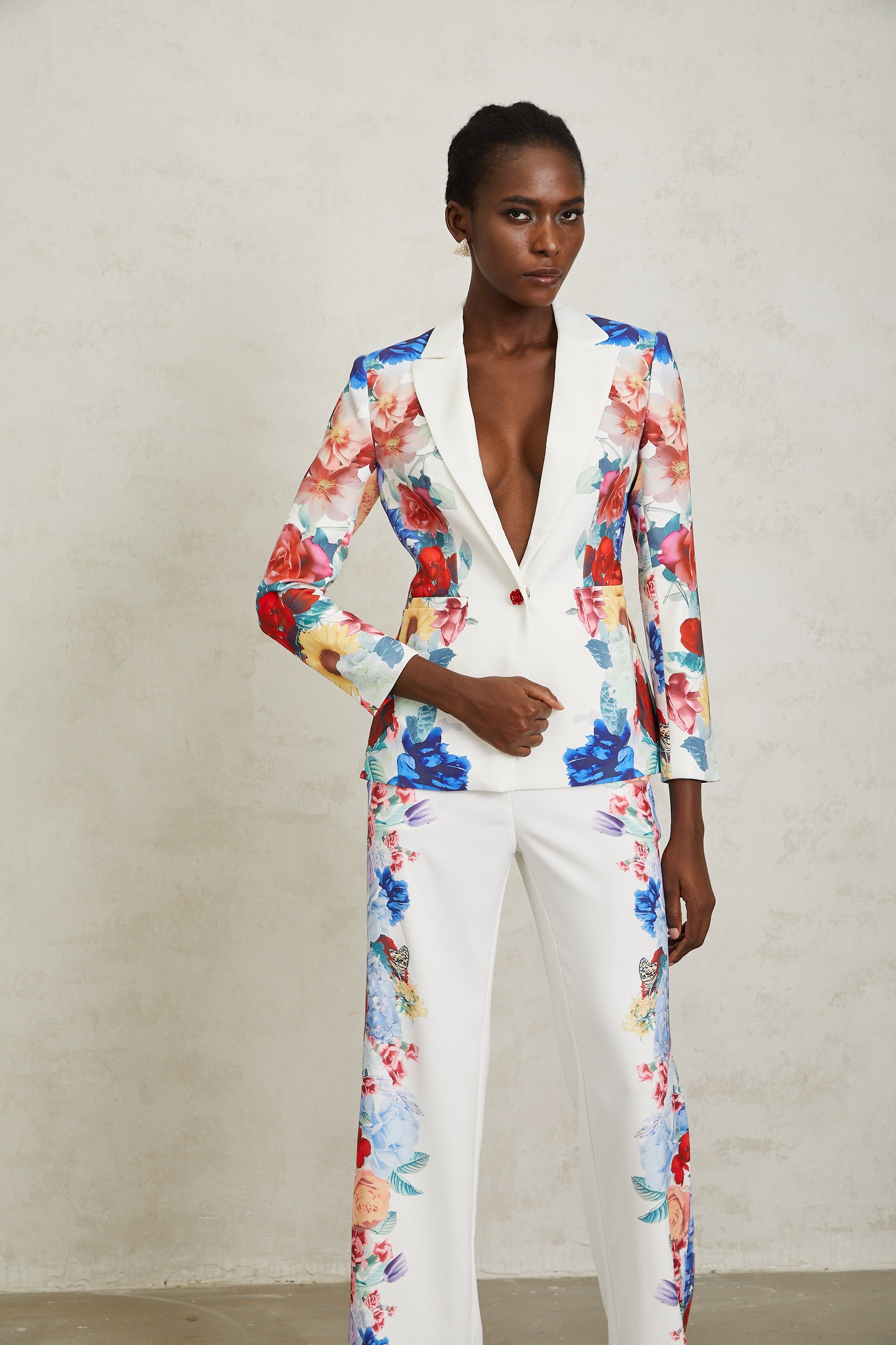 Lison Set aus Blazer und Hose mit Blumenmuster in Weiß