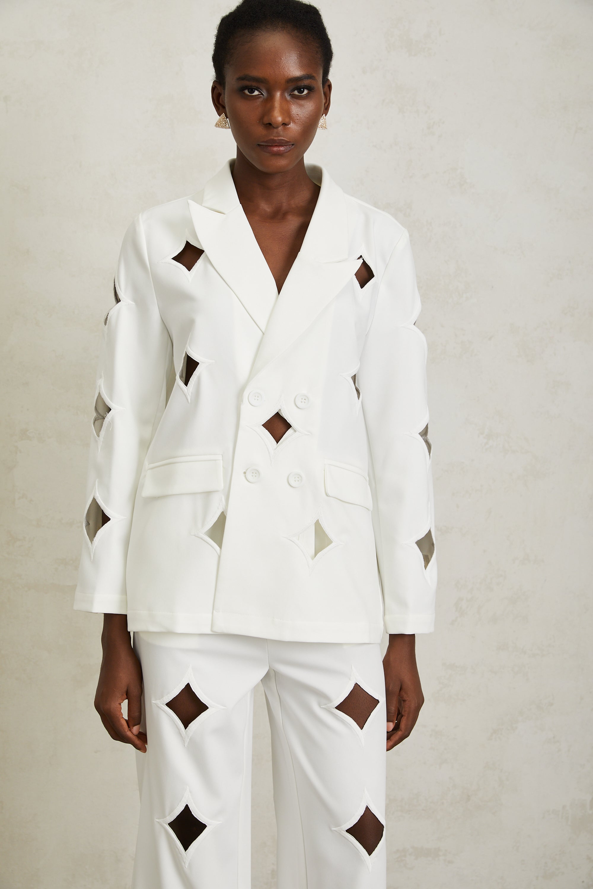 طقم فيكتوريا وايت المتناسق المقطوع على شكل نجمة