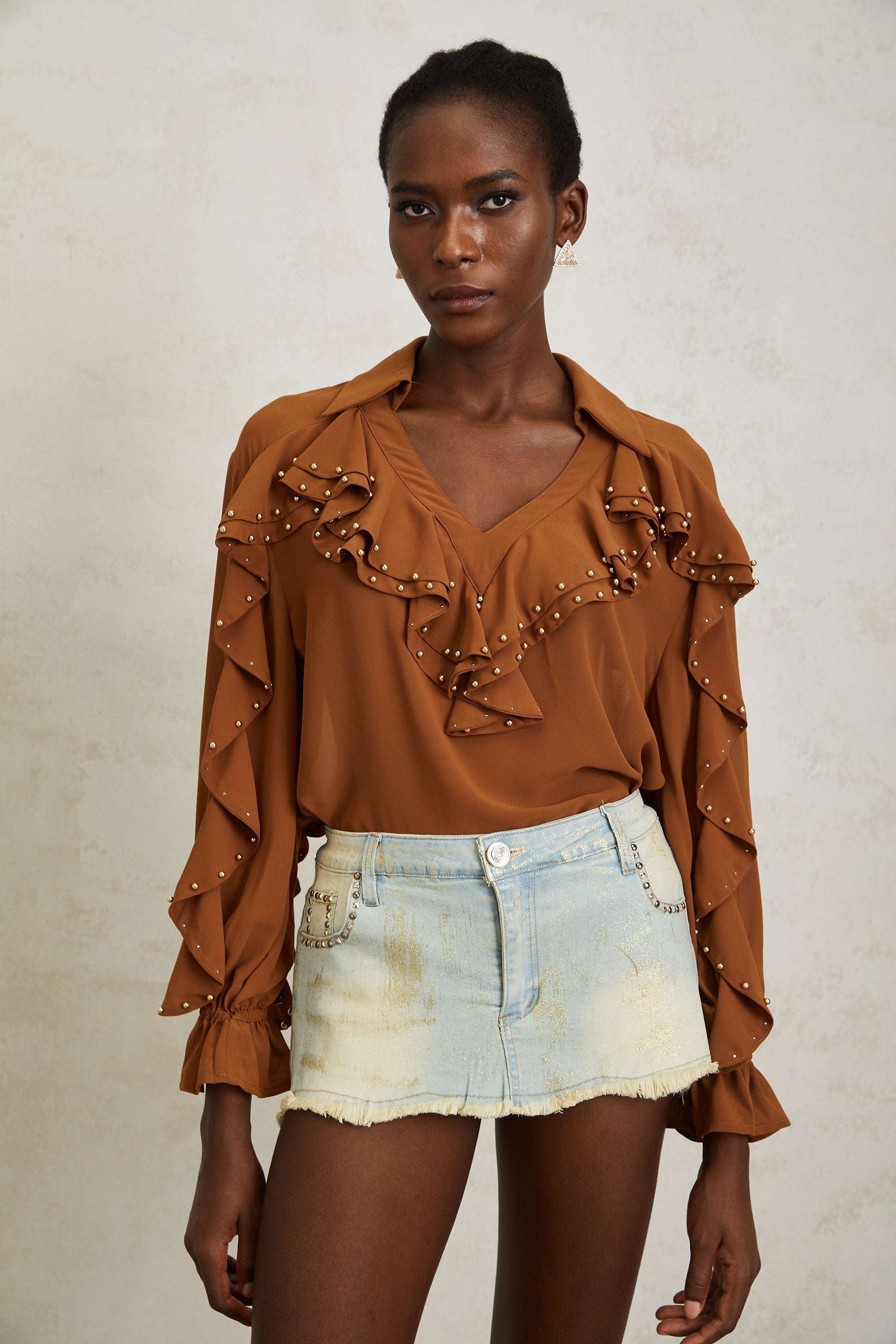 بلوزة إيزالين شيفون مزينة بالخرز والكراميل