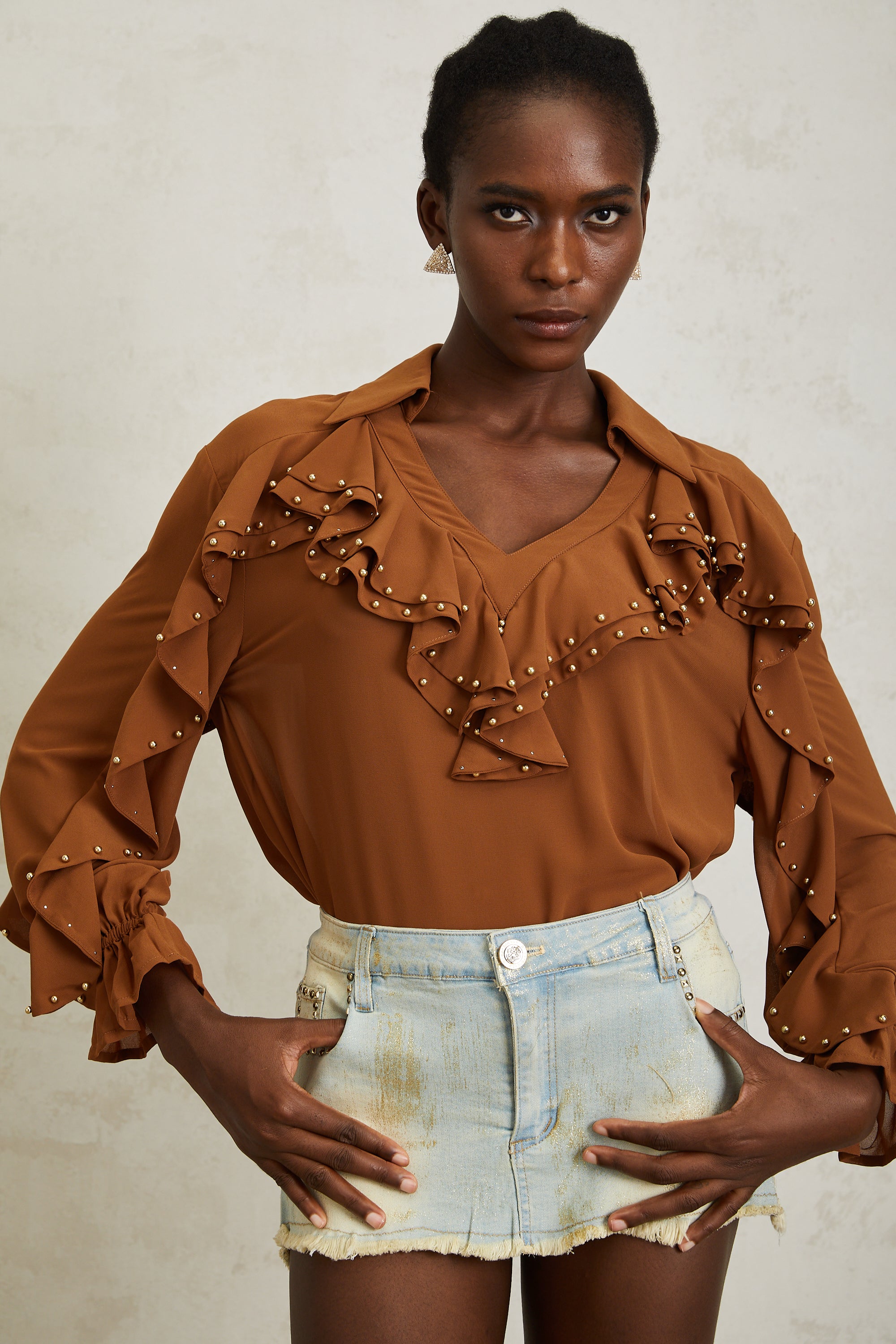 بلوزة إيزالين شيفون مزينة بالخرز والكراميل