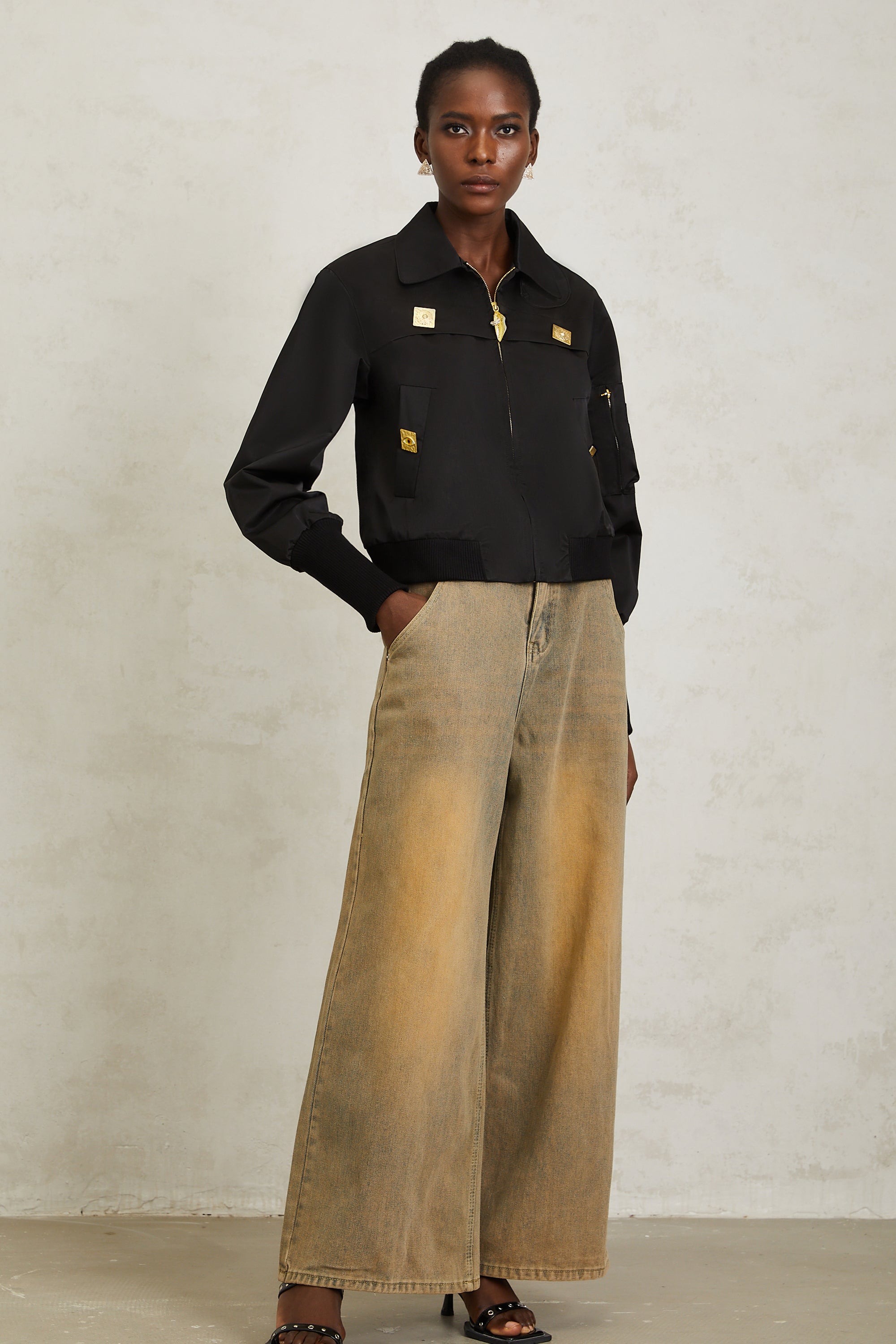 جاكيت نانيت أسود بسحاب