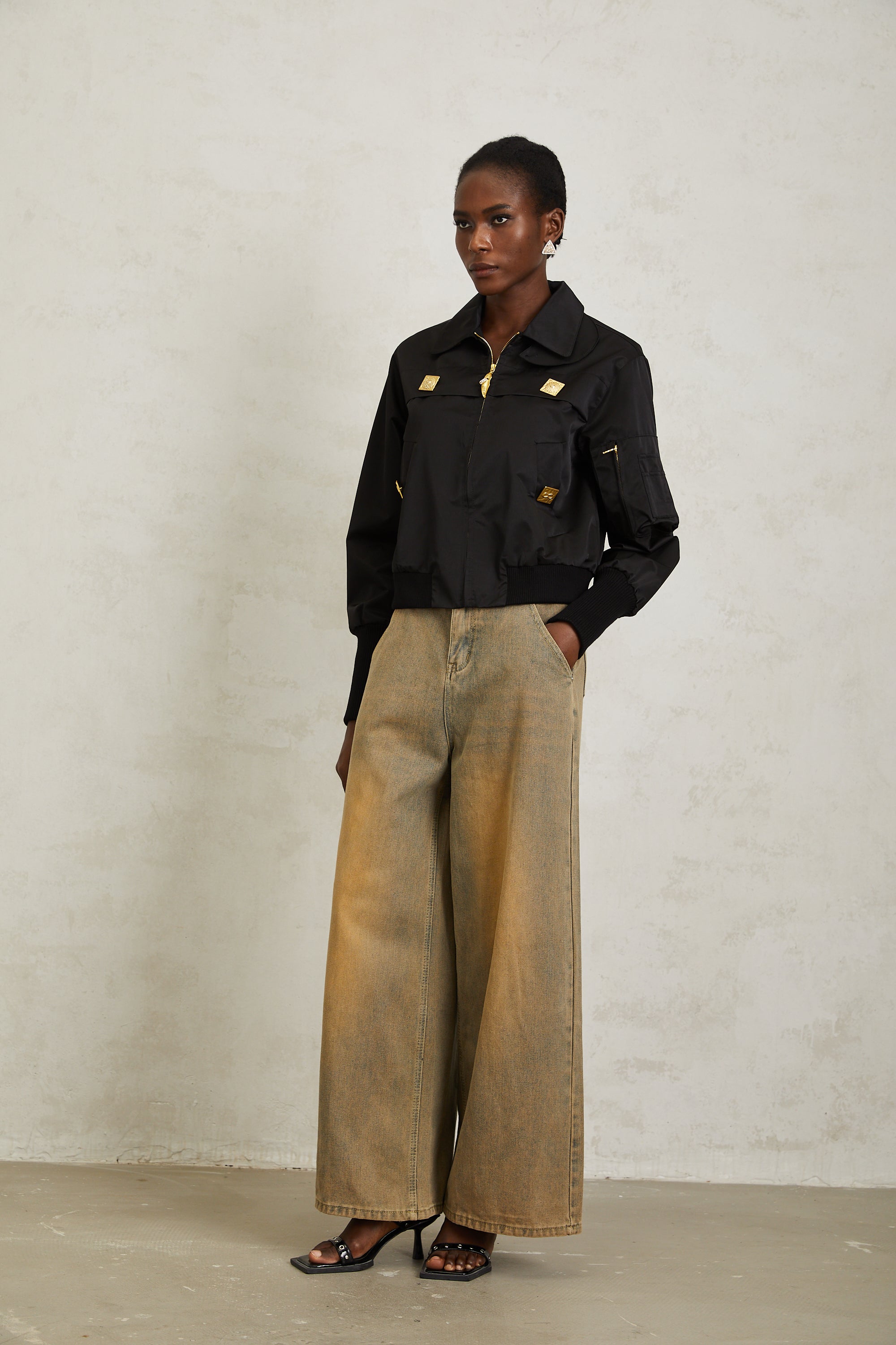 جاكيت نانيت أسود بسحاب