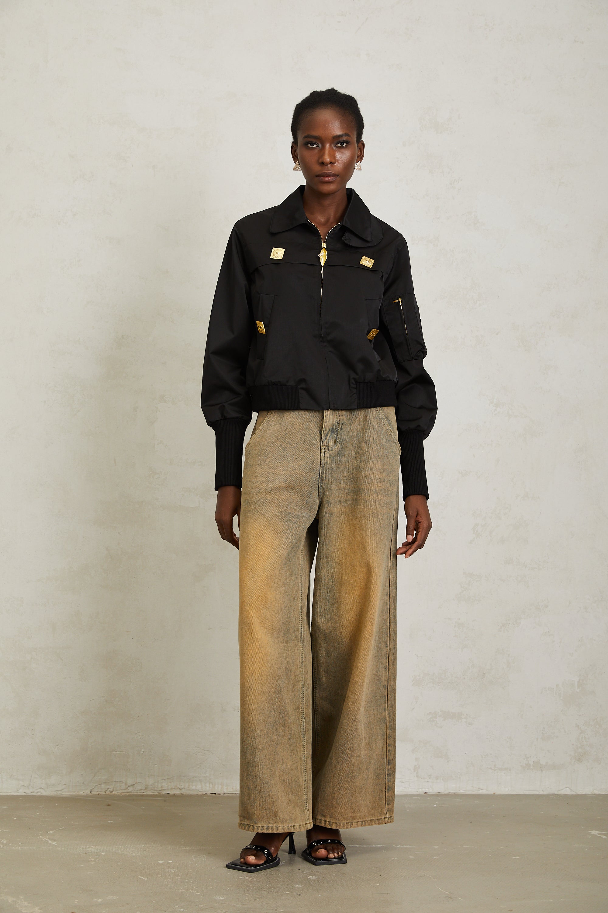 جاكيت نانيت أسود بسحاب