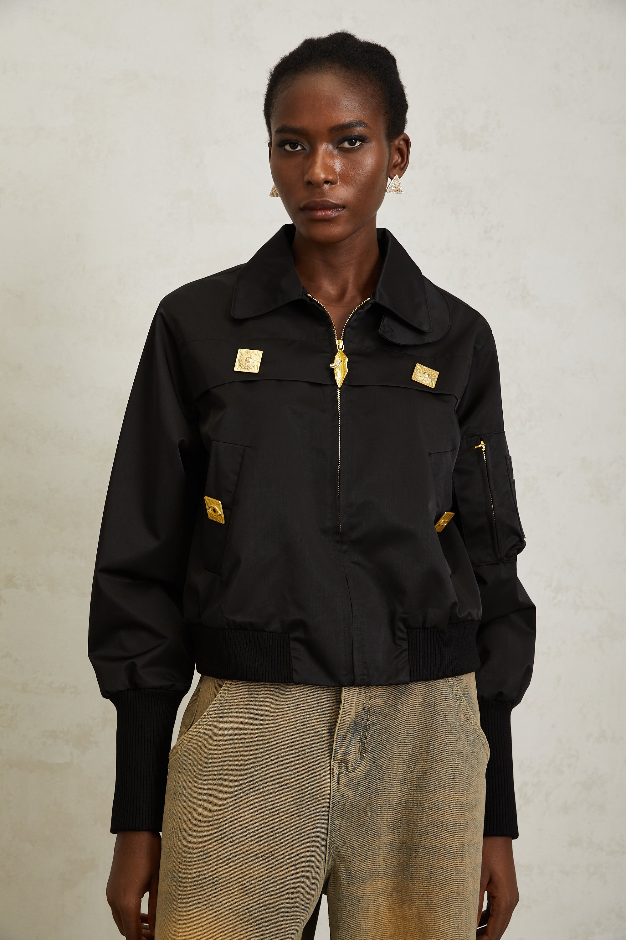 جاكيت نانيت أسود بسحاب