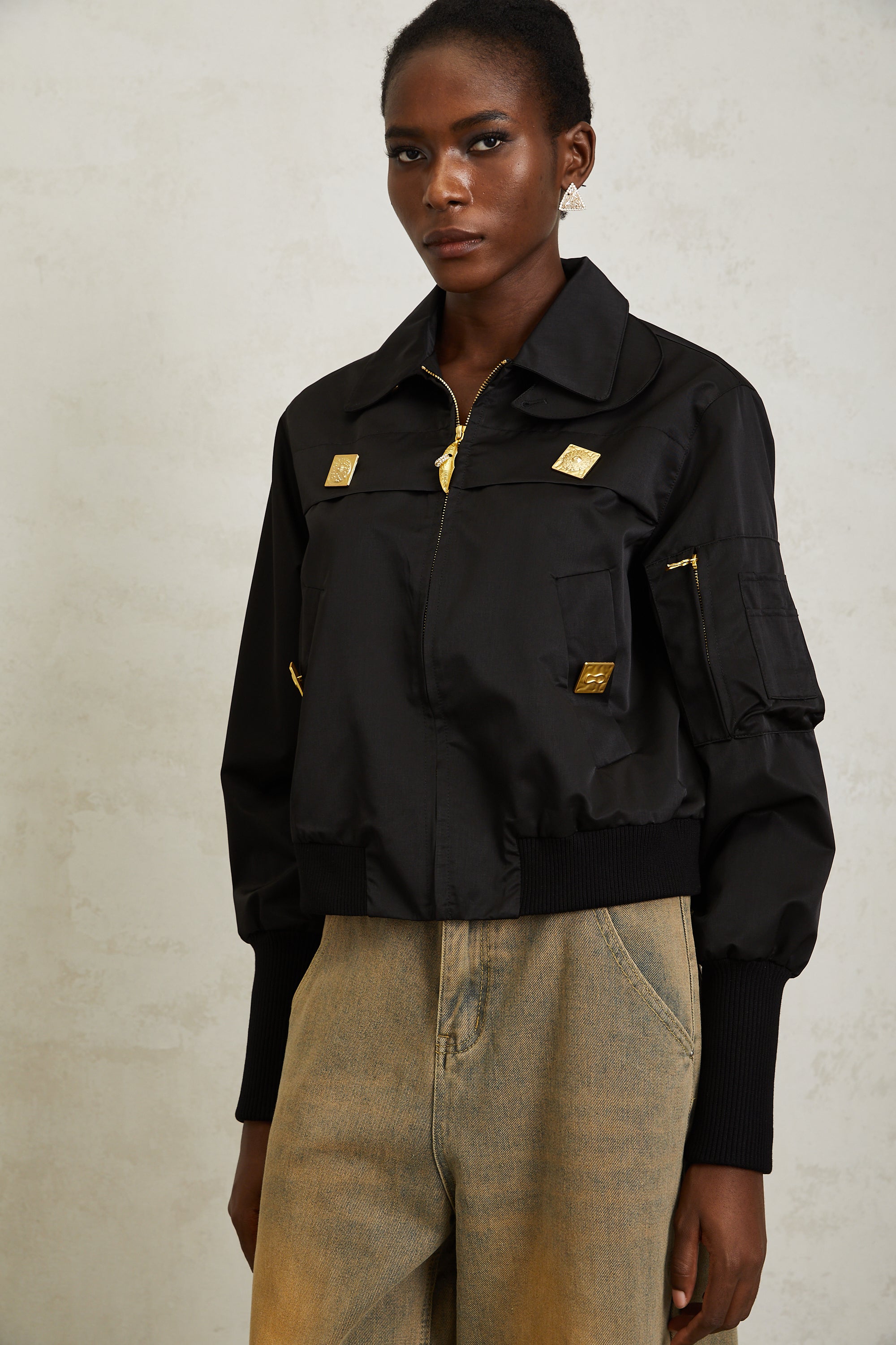 جاكيت نانيت أسود بسحاب