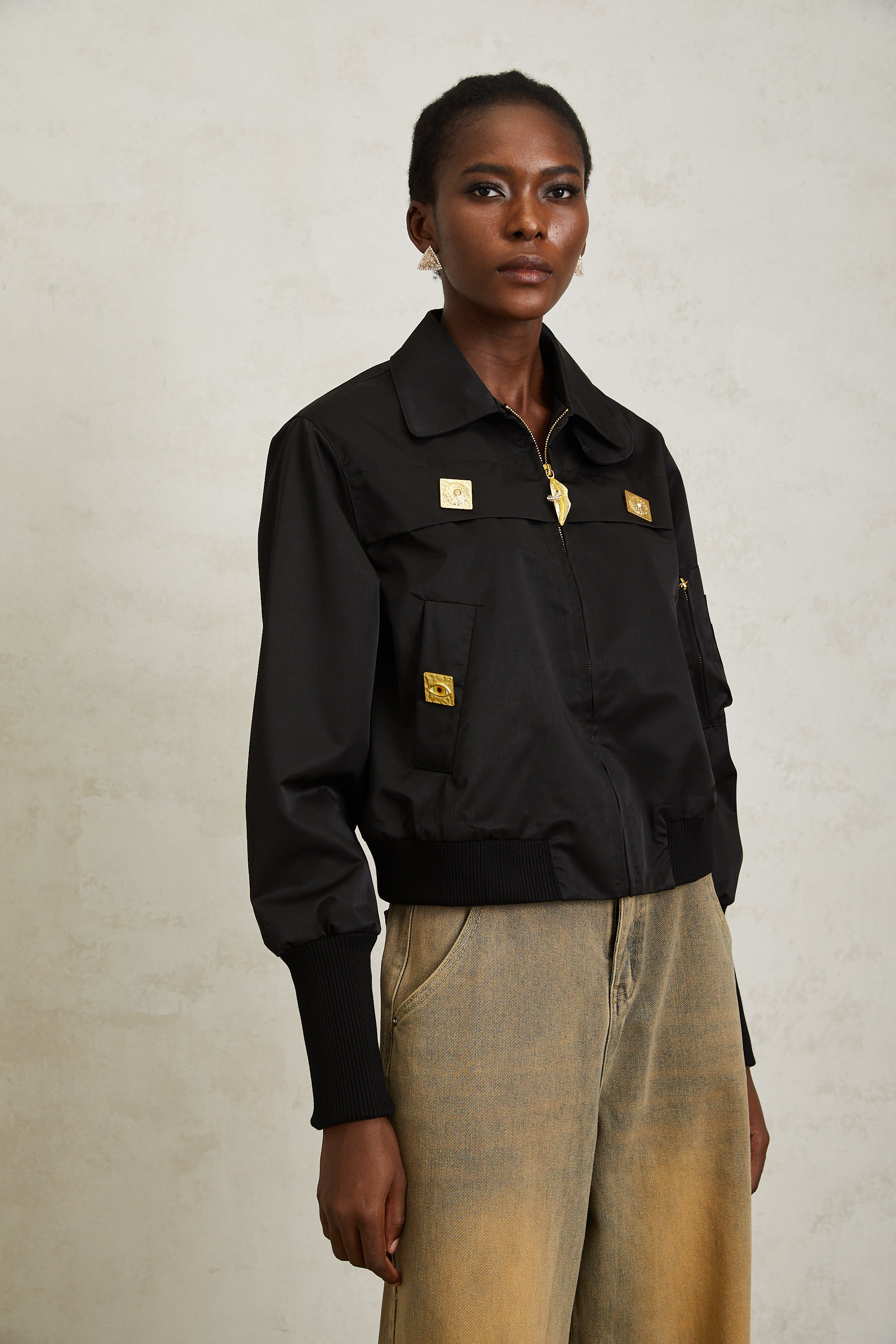 جاكيت نانيت أسود بسحاب