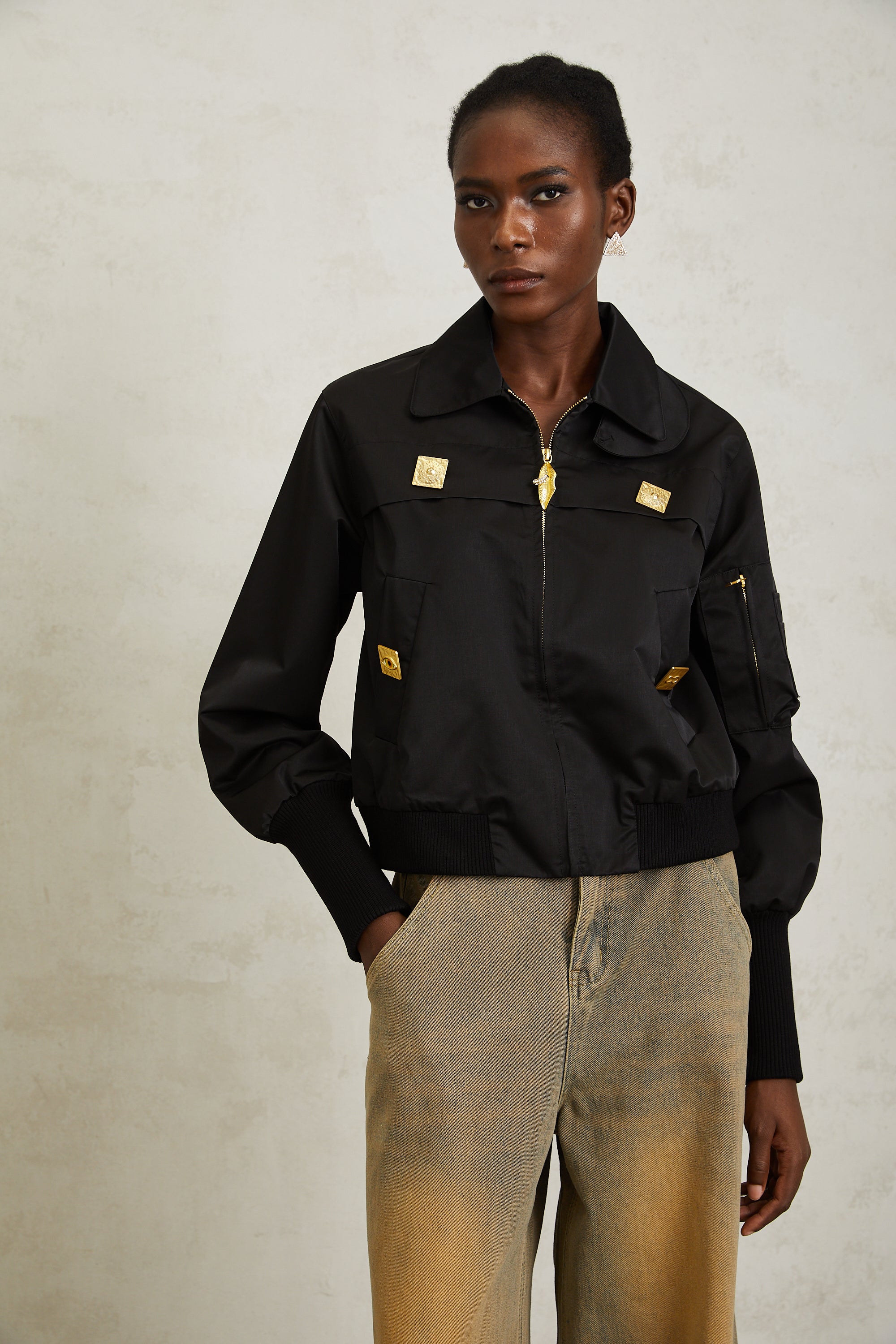 جاكيت نانيت أسود بسحاب