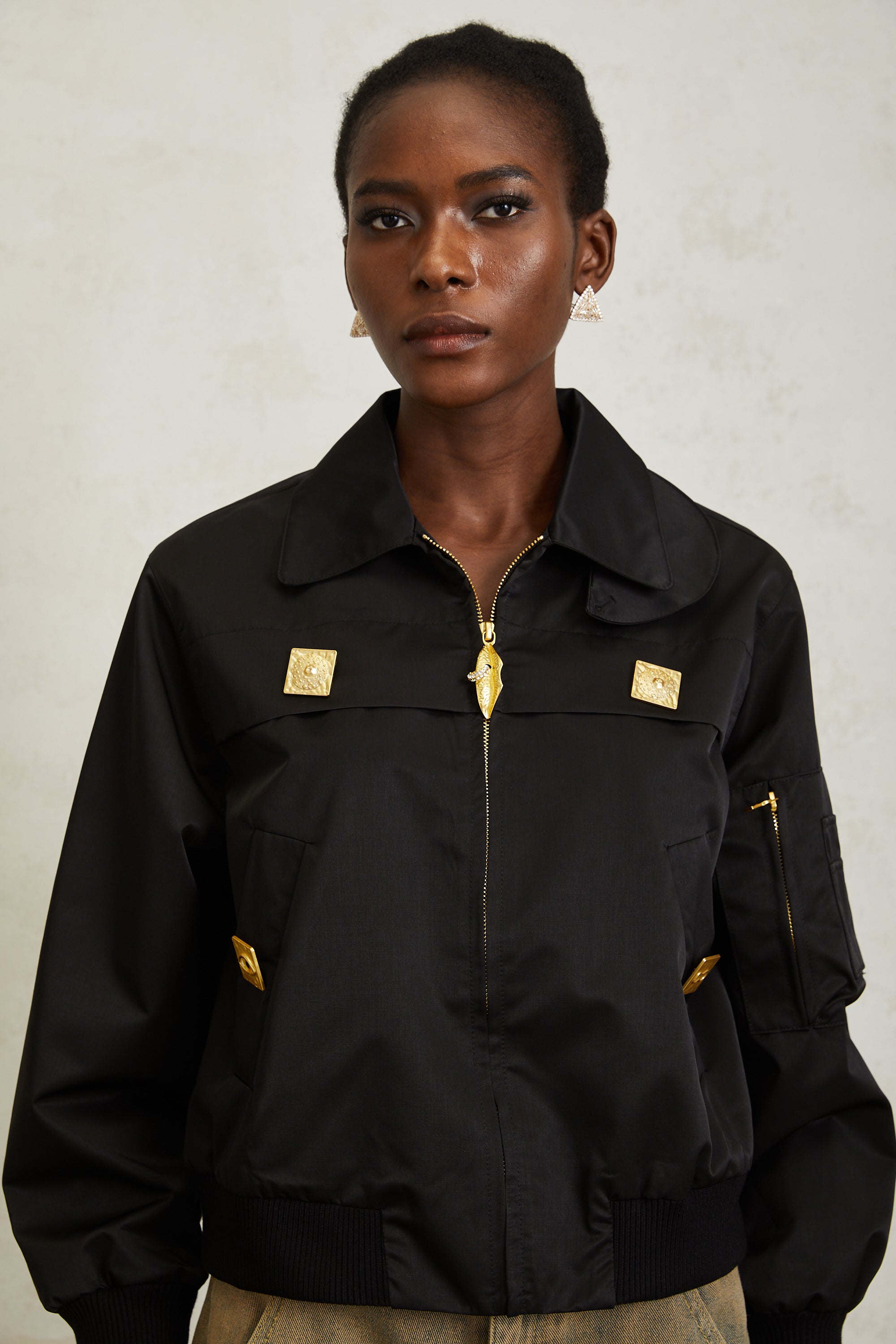 جاكيت نانيت أسود بسحاب