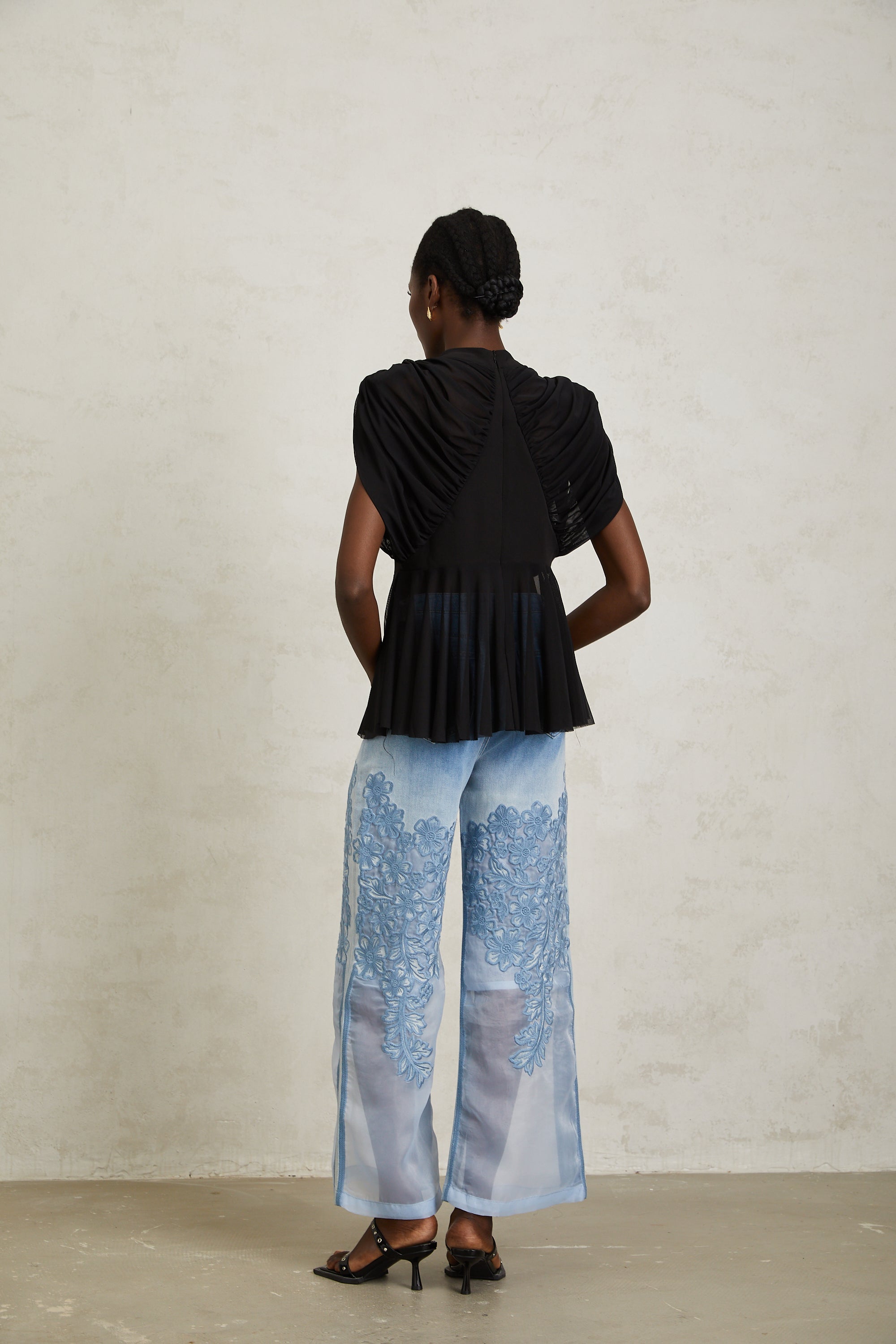 Aurore – Schwarzes, gerüschtes Netzoberteil