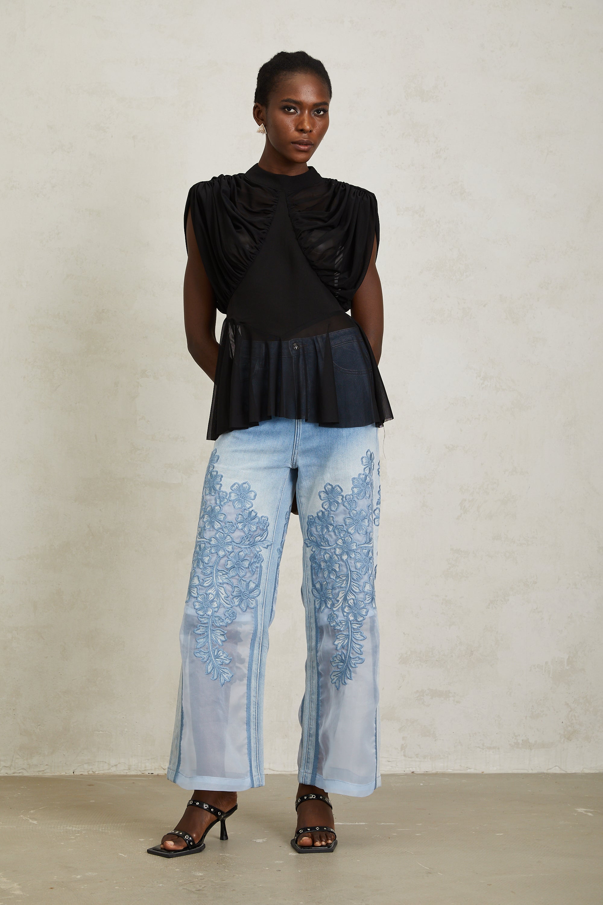 Aurore – Schwarzes, gerüschtes Netzoberteil