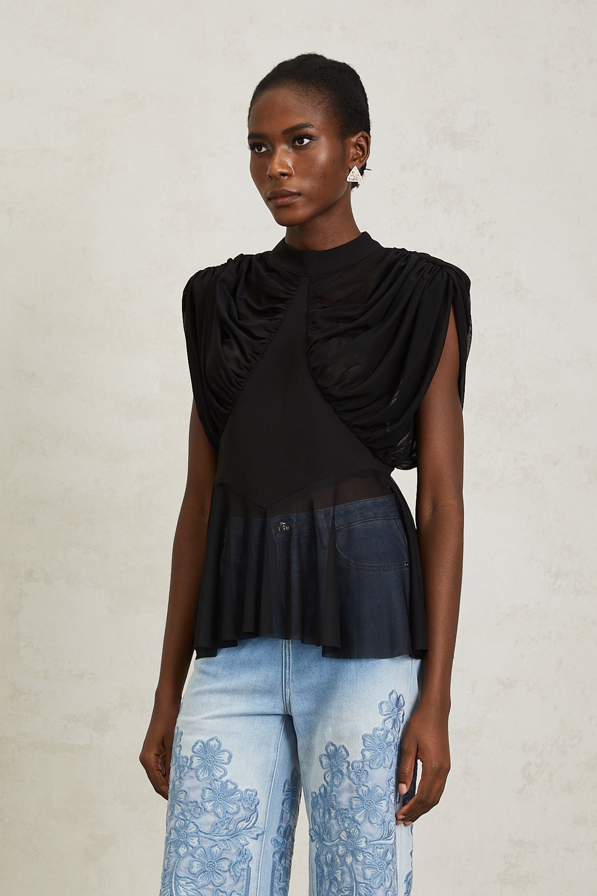 Aurore – Schwarzes, gerüschtes Netzoberteil