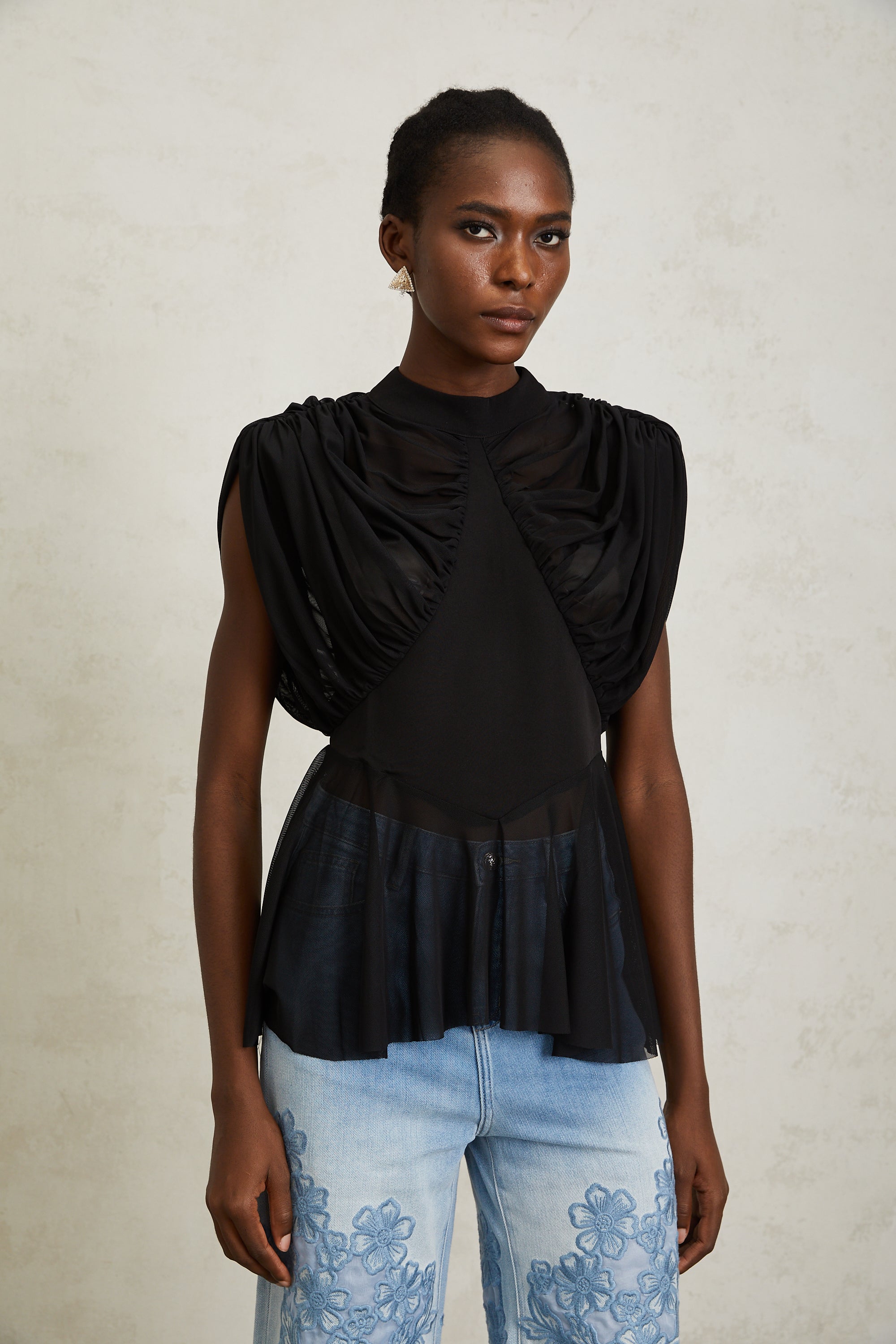 Aurore – Schwarzes, gerüschtes Netzoberteil