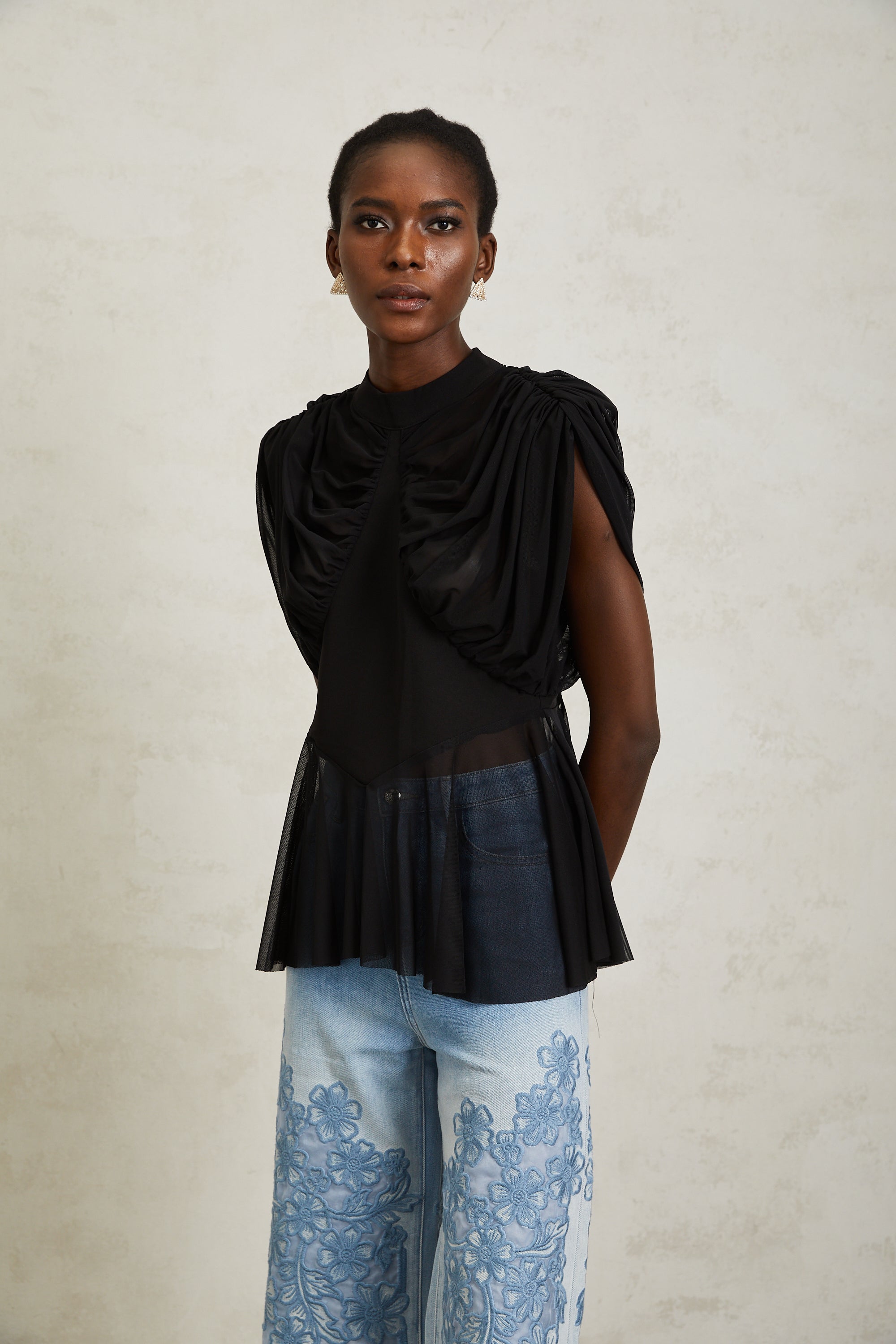 Aurore – Schwarzes, gerüschtes Netzoberteil