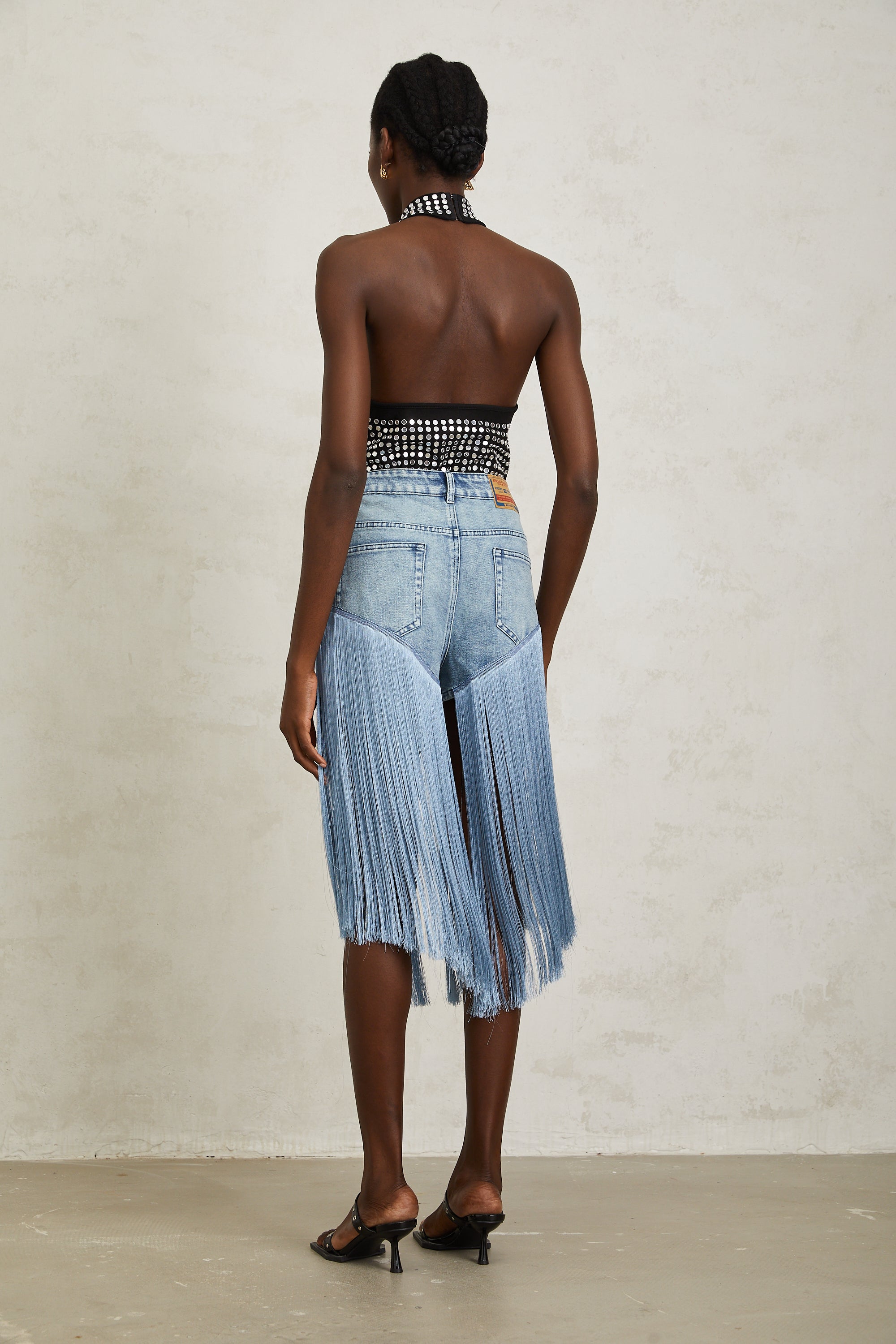 بدلة جسم مرصعة بالمسامير من الفضة اليشمية