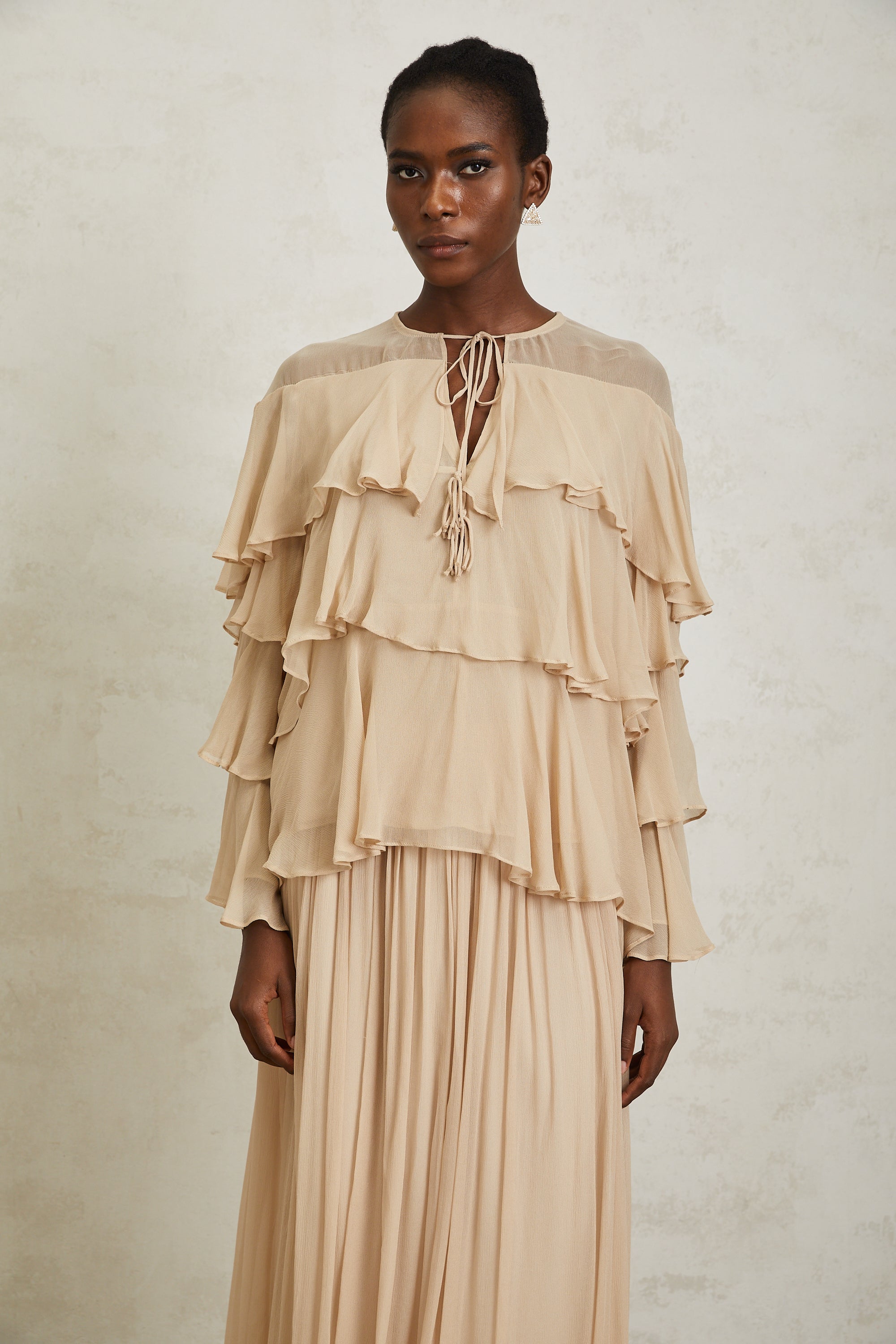 طقم بلوزة وتنورة شيفون متعددة الطبقات من بريجيت