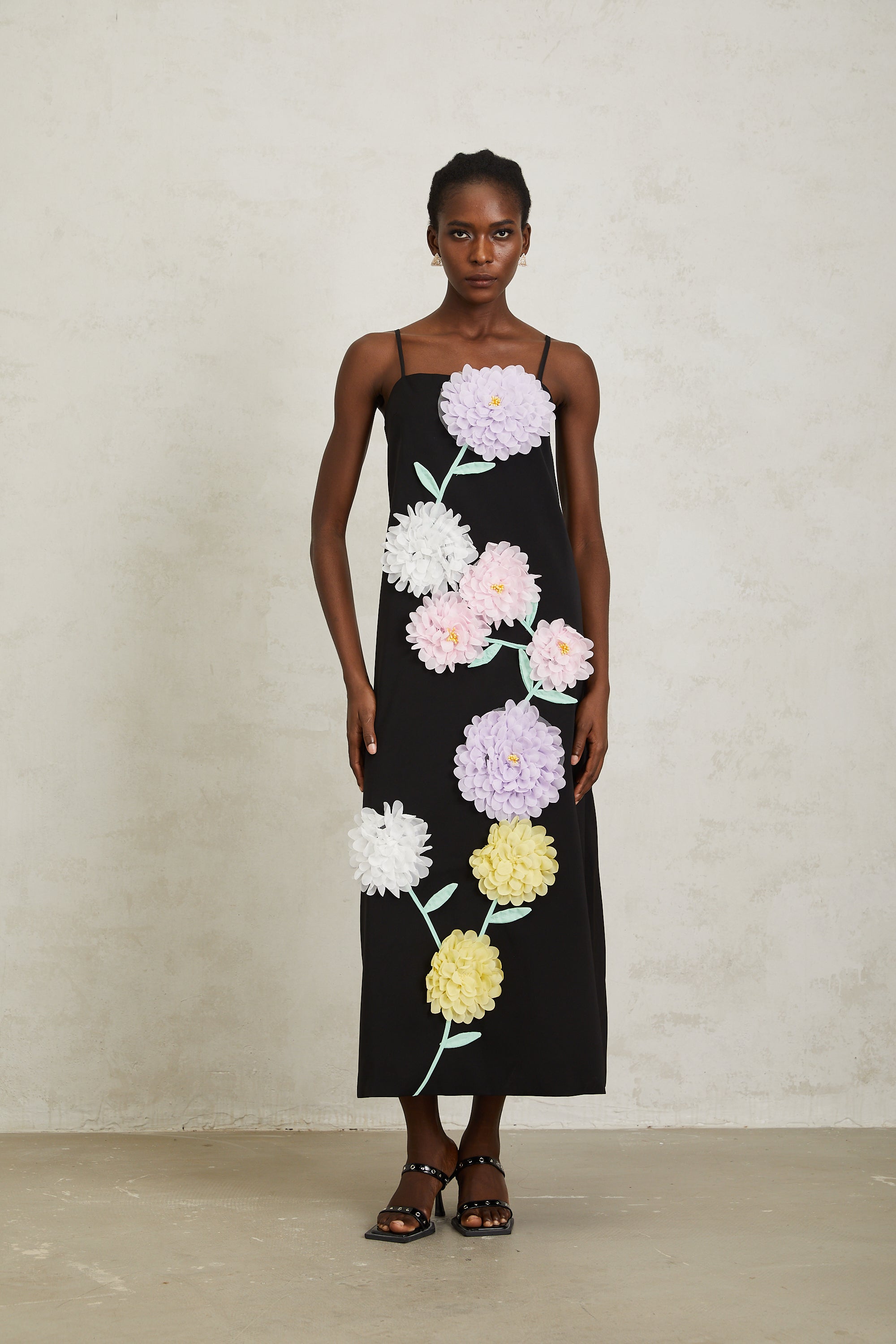 Véronique Black 3D Petal Sleeveless Midi Dress