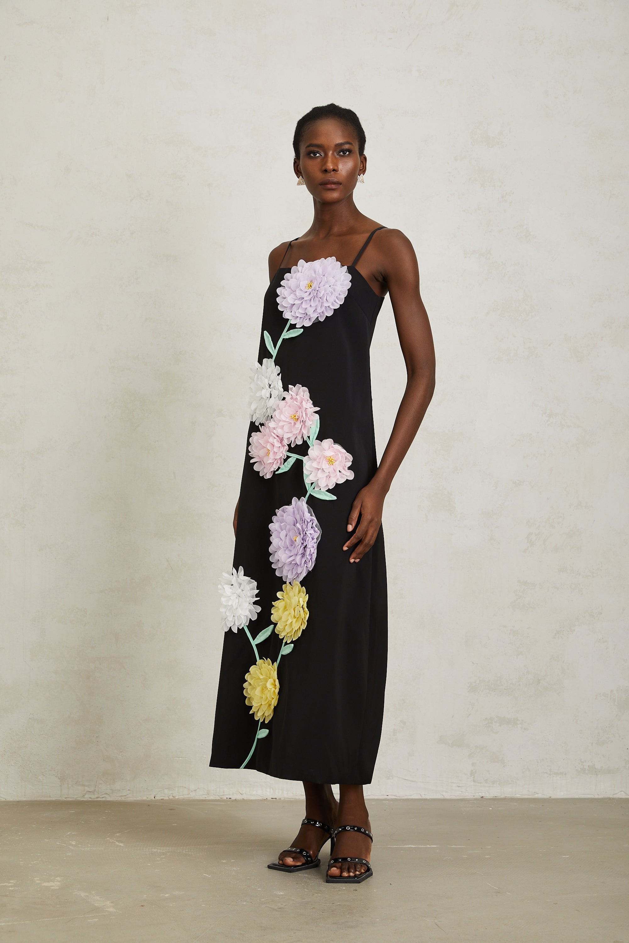 Véronique Black 3D Petal Sleeveless Midi Dress