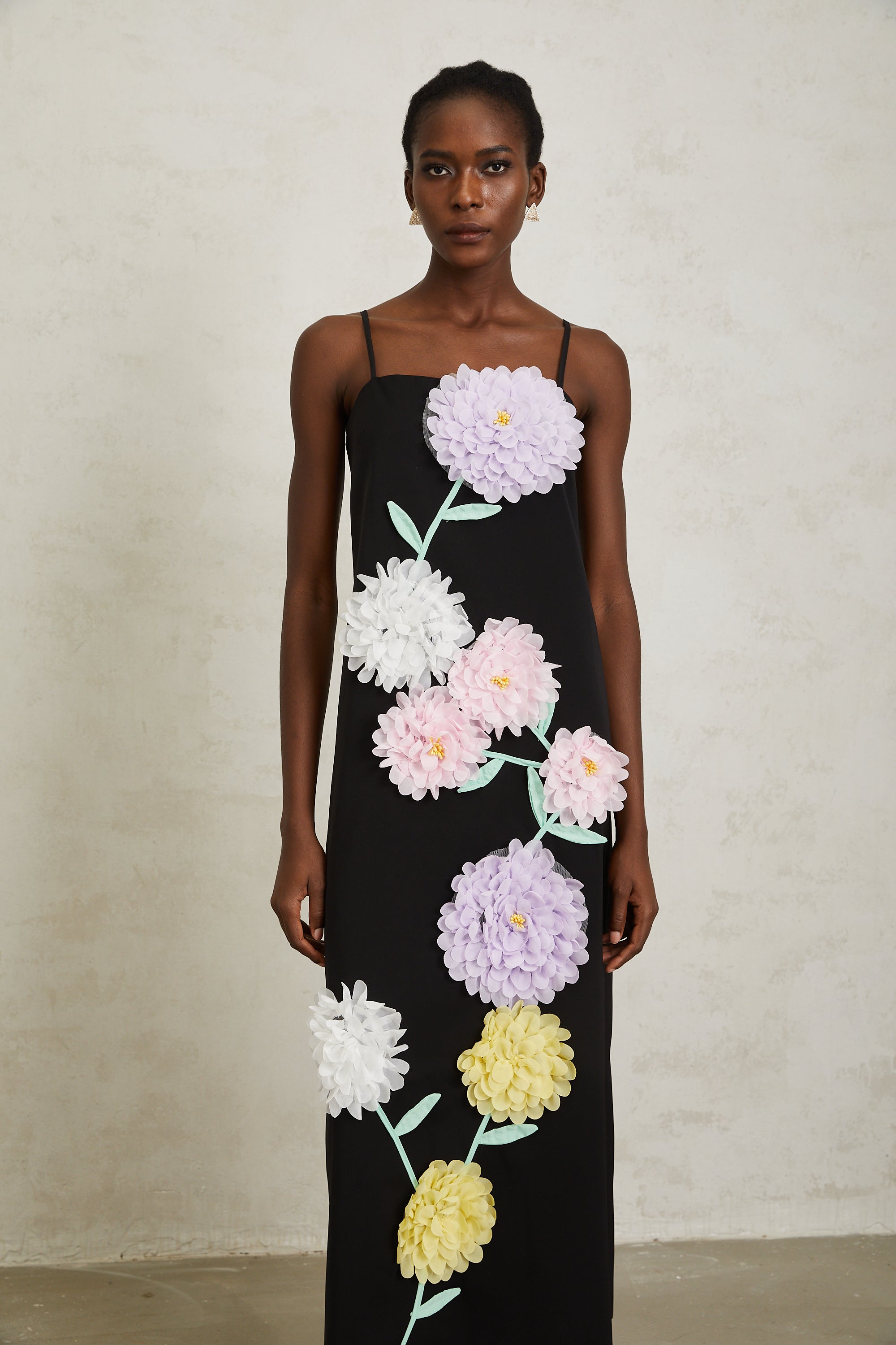 Véronique Black 3D Petal Sleeveless Midi Dress