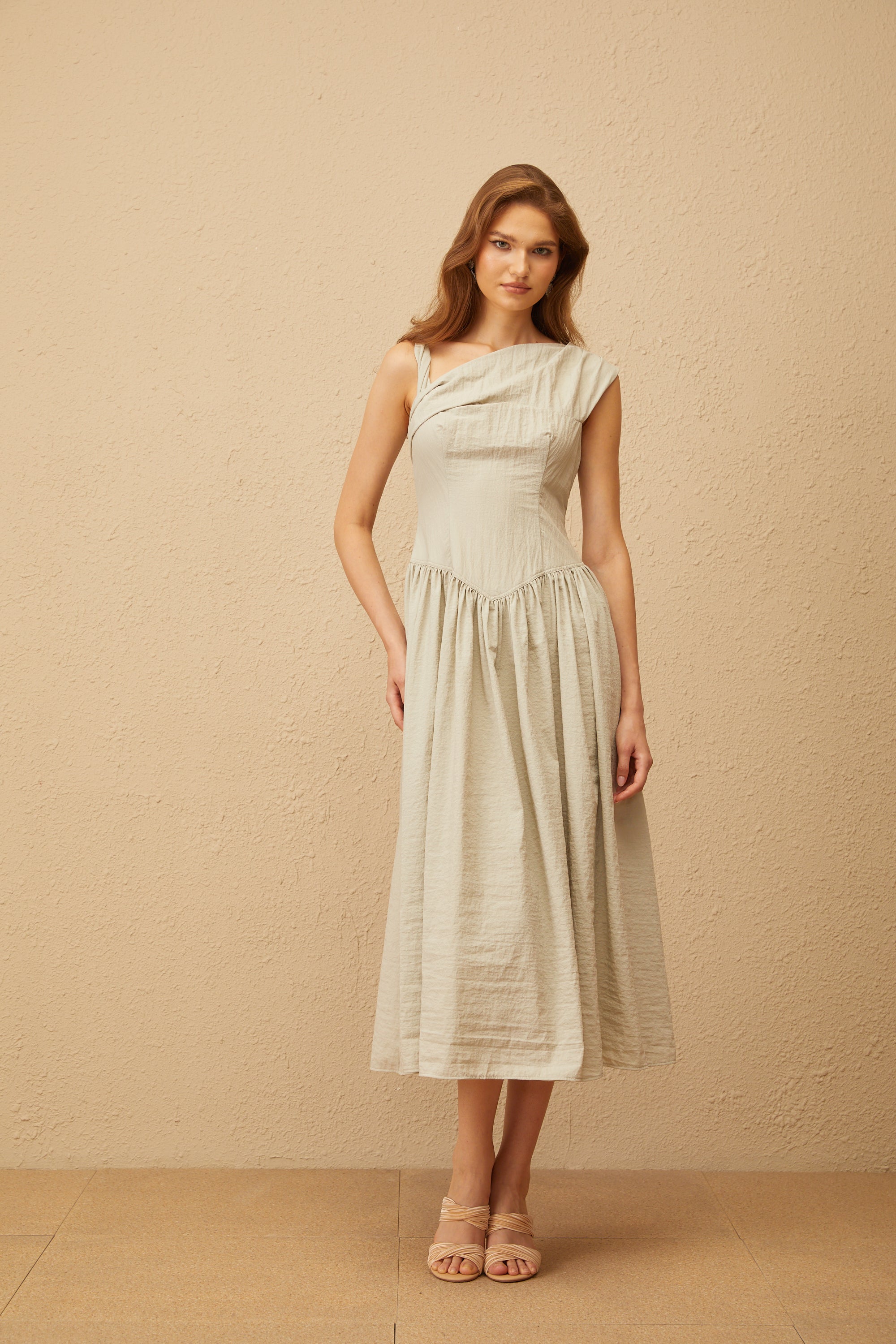 فستان ثورن بين الأخضر غير المتماثل متوسط الطول