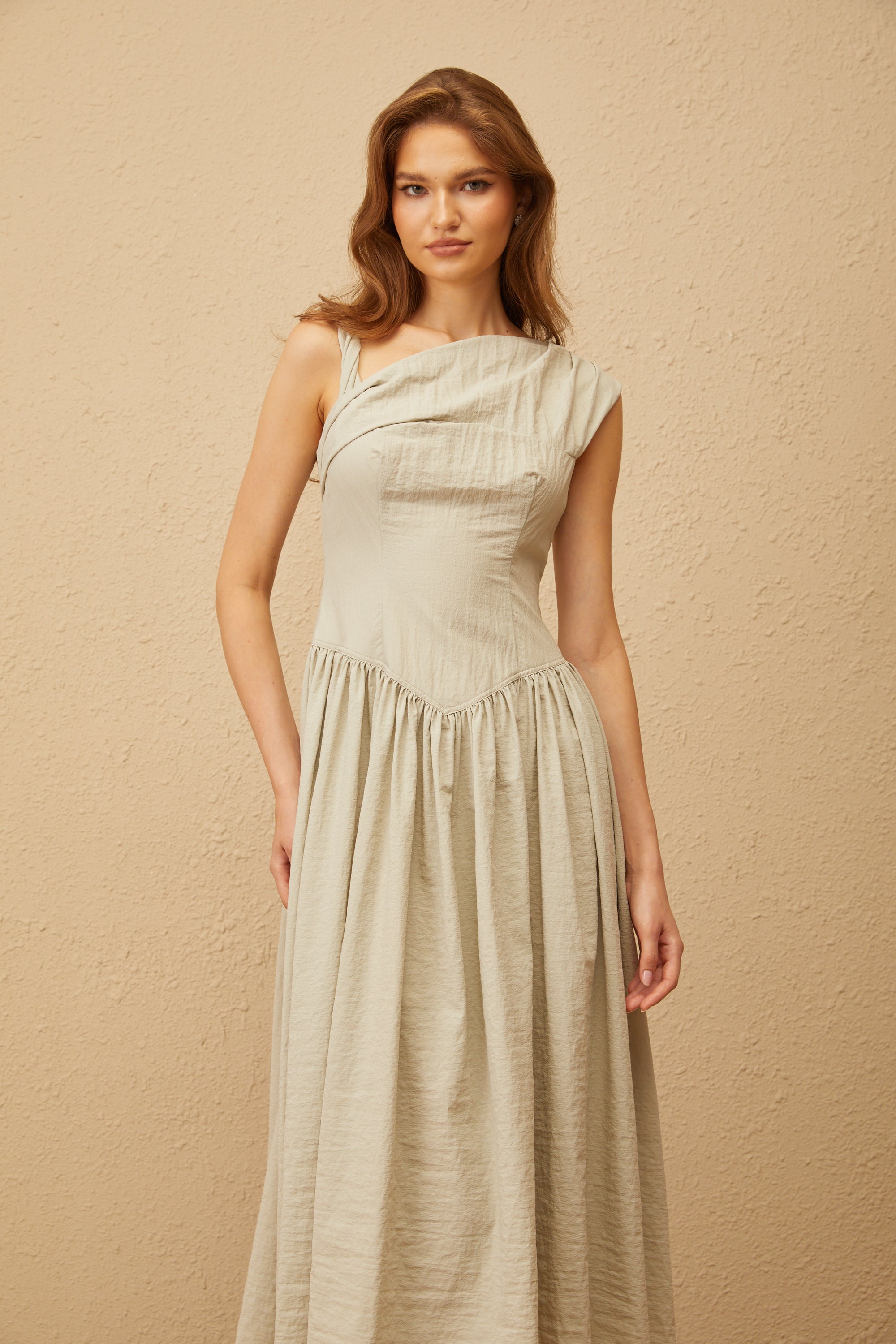 فستان ثورن بين الأخضر غير المتماثل متوسط الطول