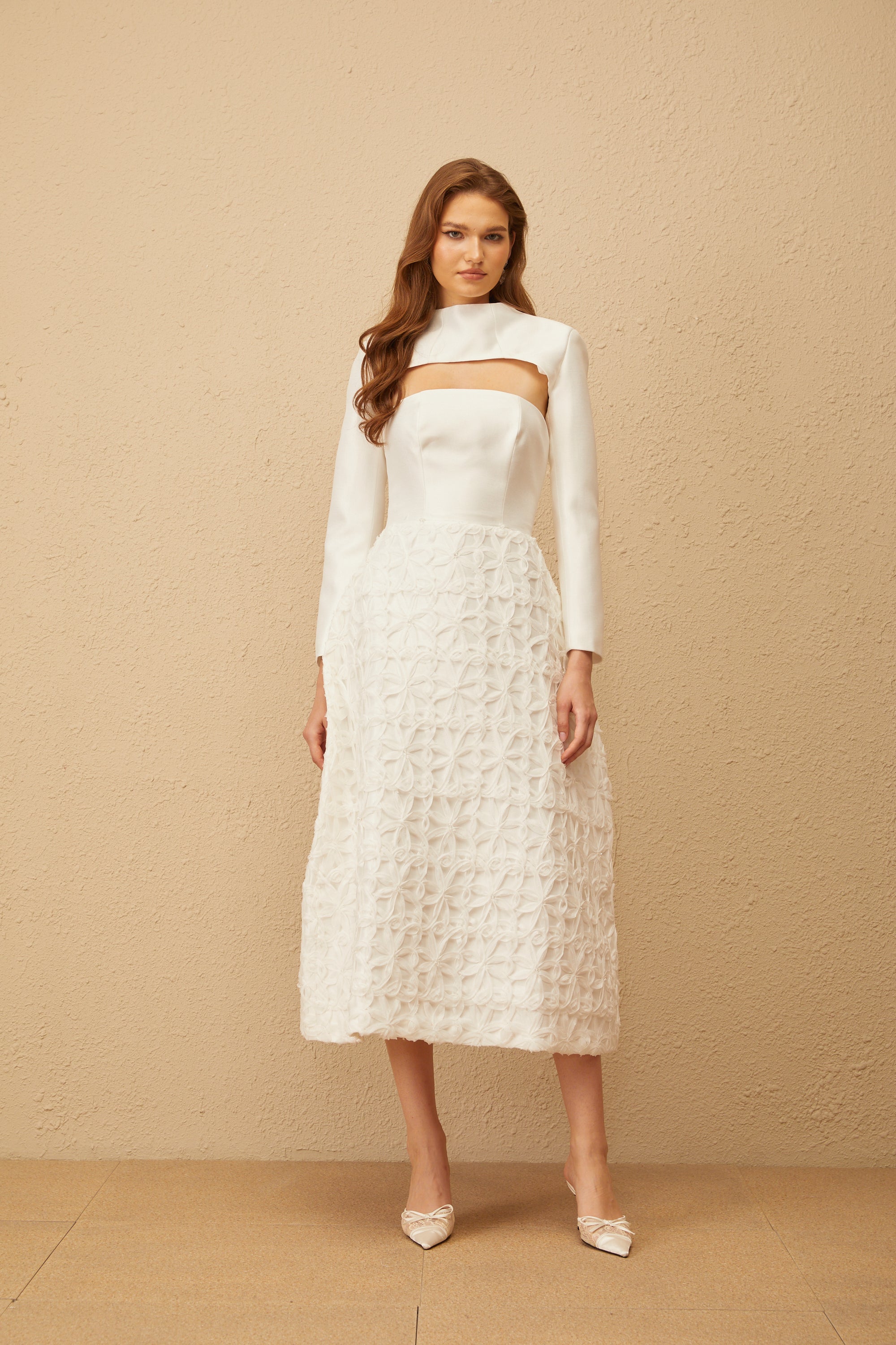 Dulcie – Weißes Jacquard-Set mit Schal und Kleid mit Blumenmuster