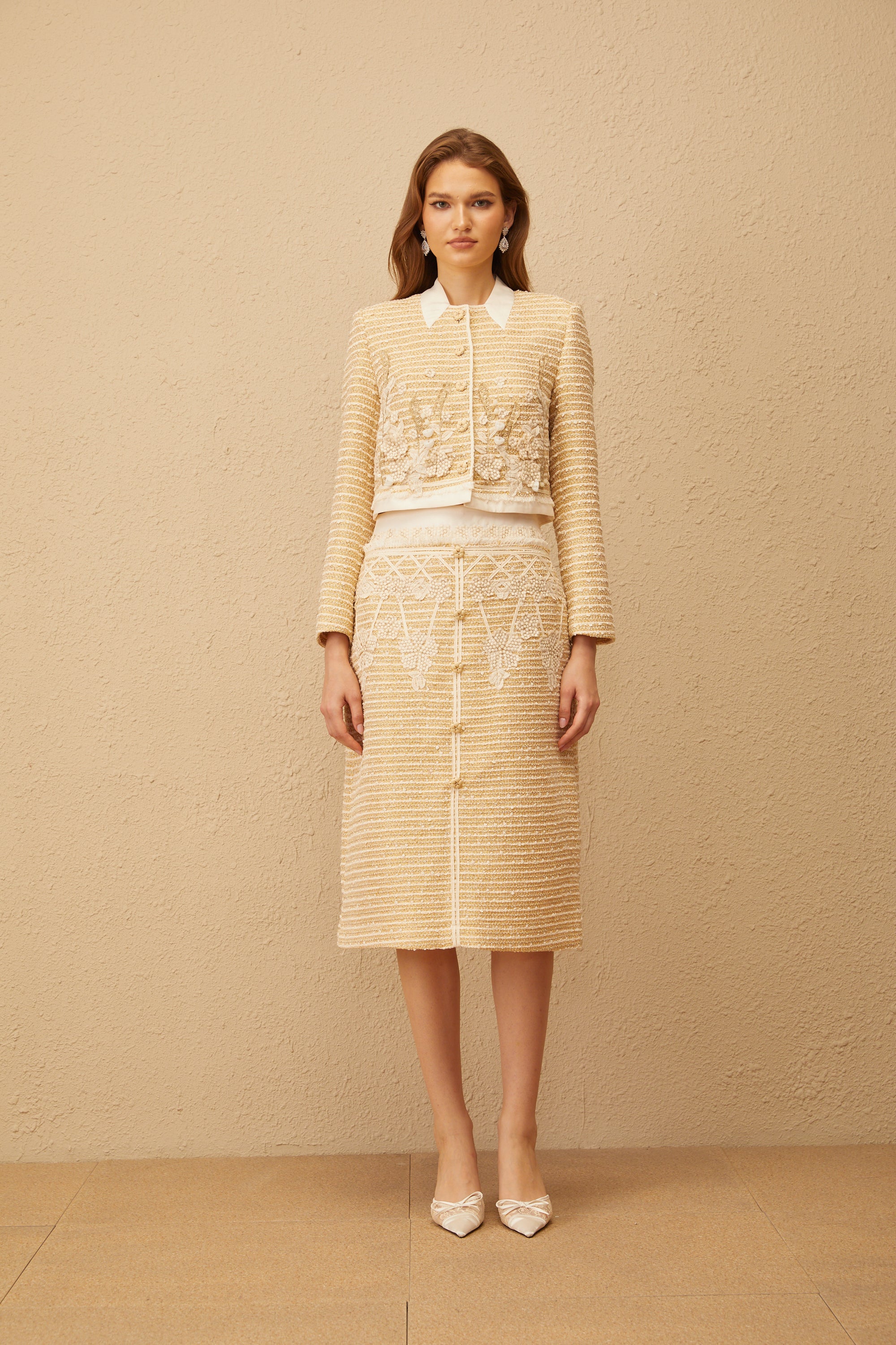 Catalina – Set aus Jacke und Rock aus Jacquard-Tweed mit Blumenmuster in Neutral
