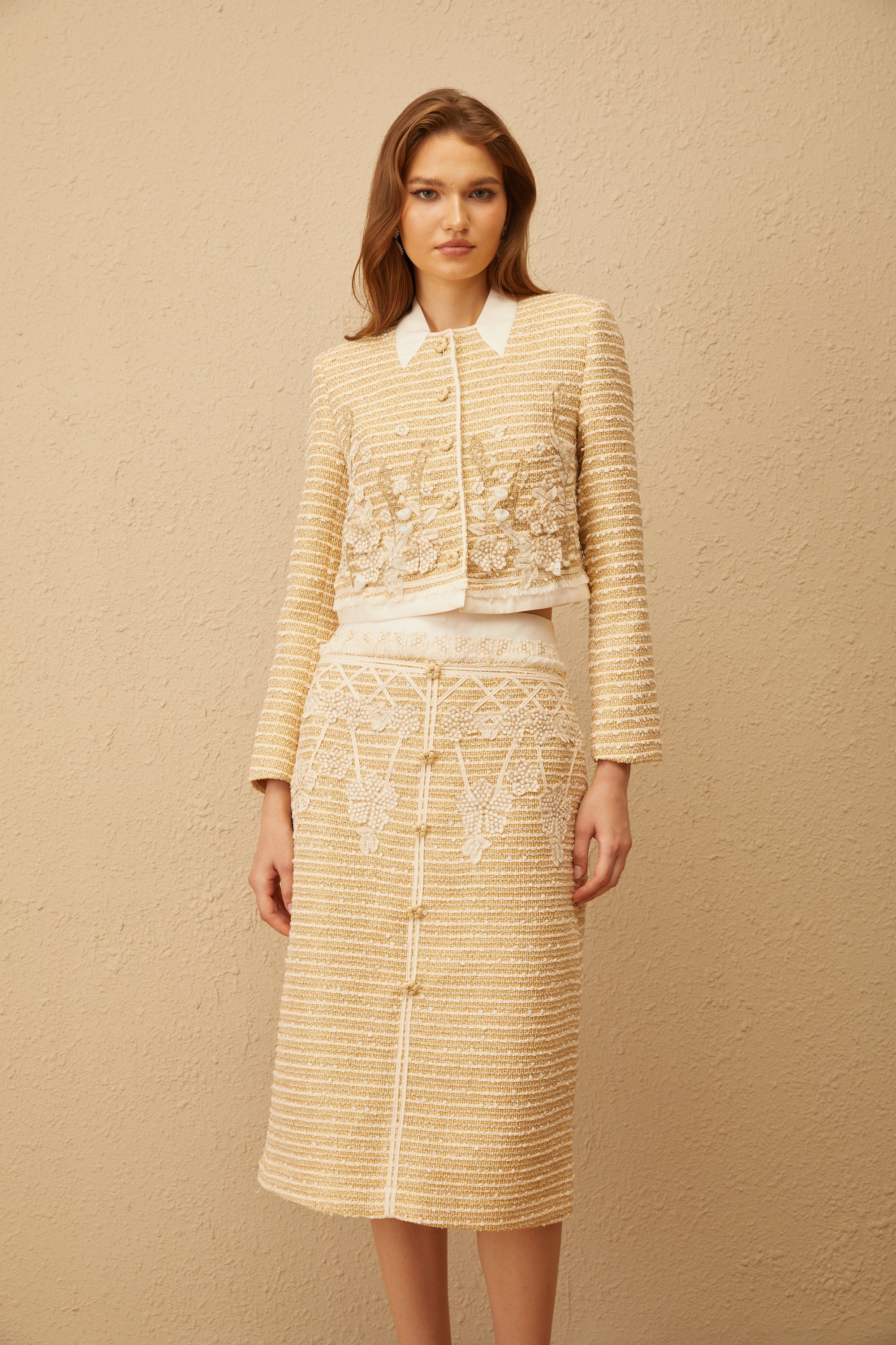 Catalina – Set aus Jacke und Rock aus Jacquard-Tweed mit Blumenmuster in Neutral
