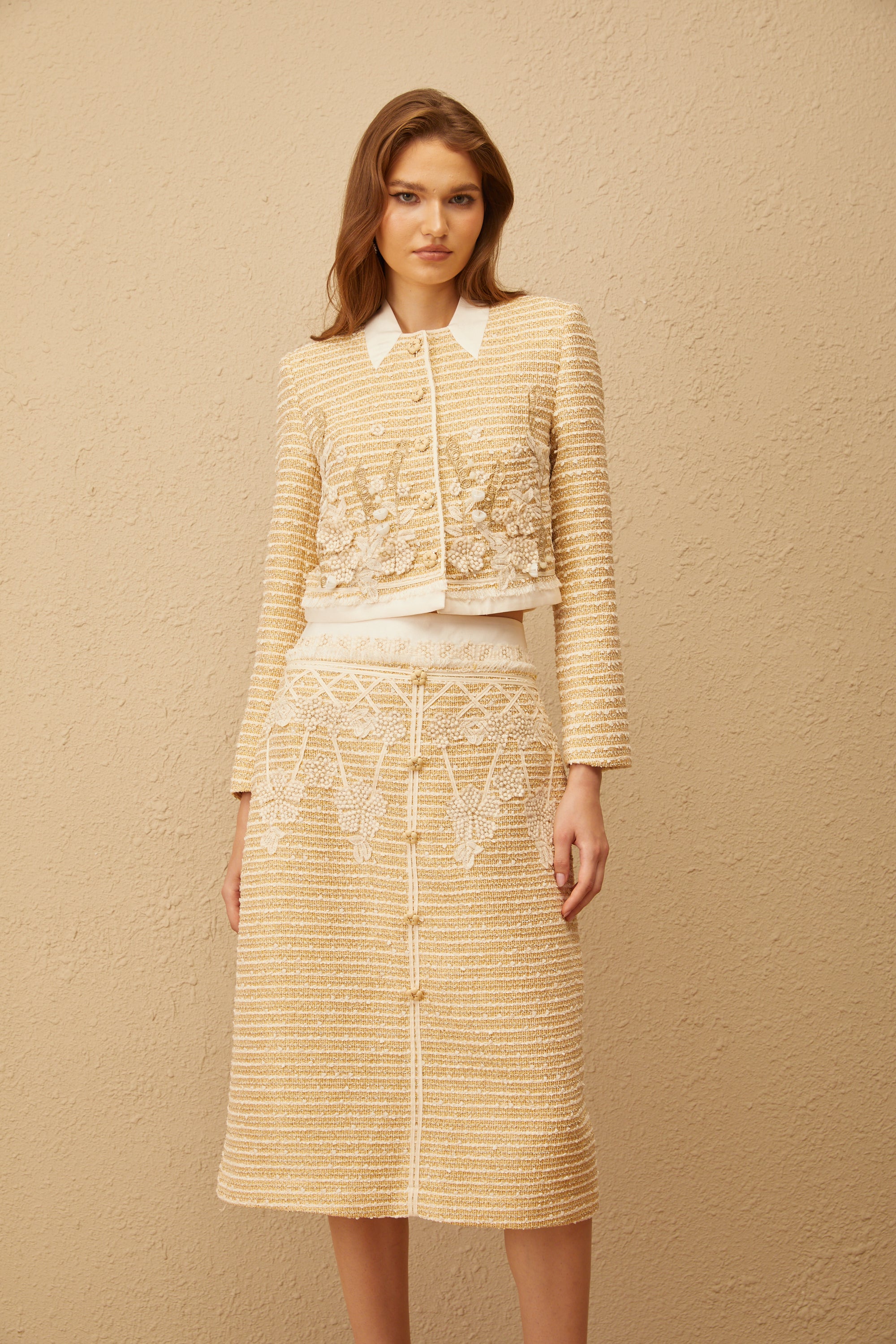 Catalina – Set aus Jacke und Rock aus Jacquard-Tweed mit Blumenmuster in Neutral