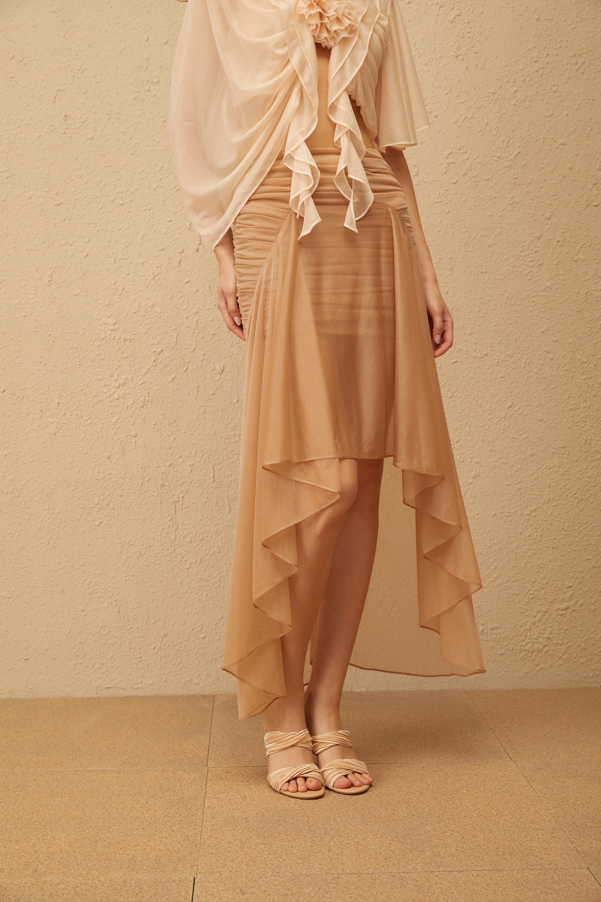 Zélie تنورة متوسطة الطول بحاشية مكشكشة محايدة