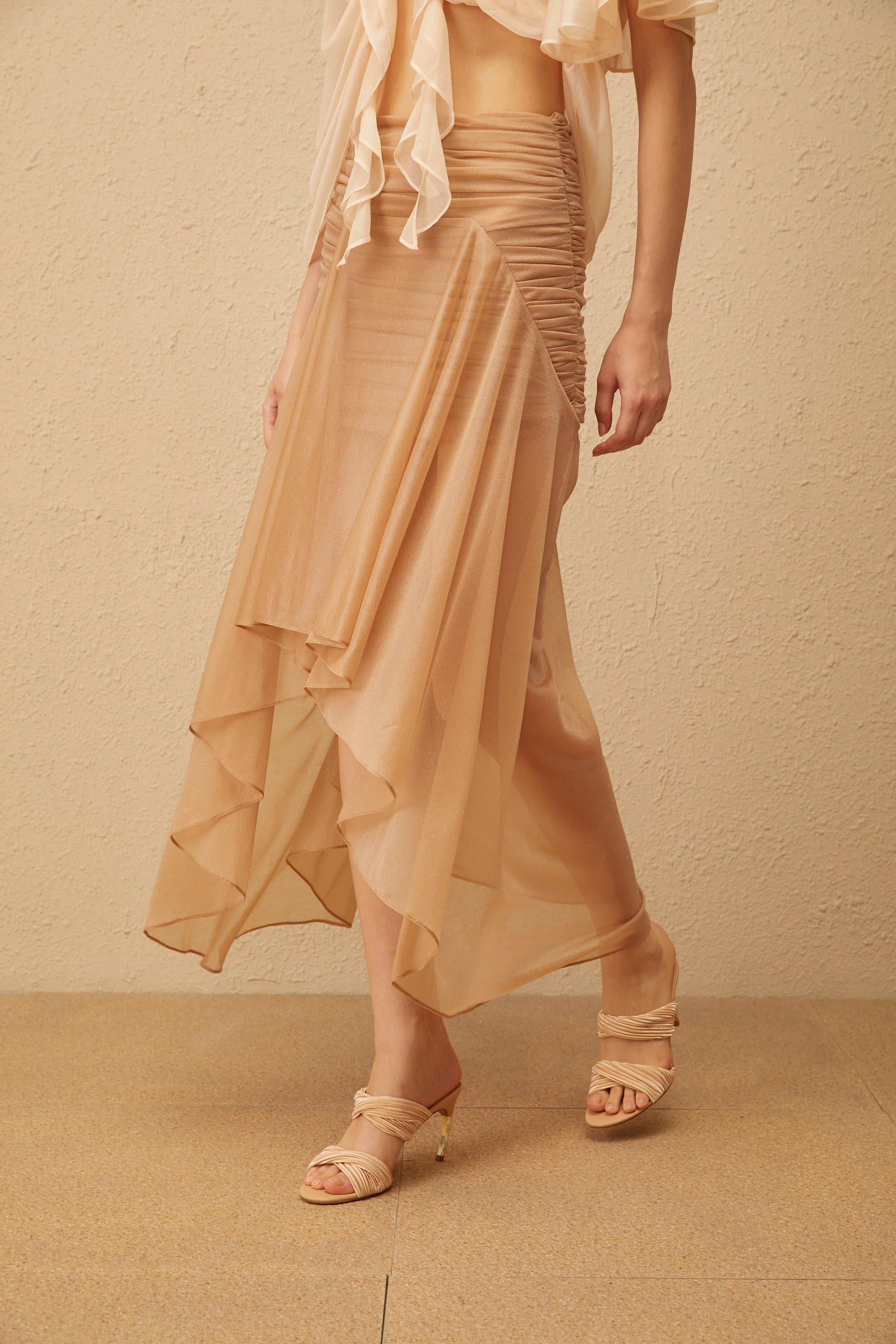 Zélie تنورة متوسطة الطول بحاشية مكشكشة محايدة