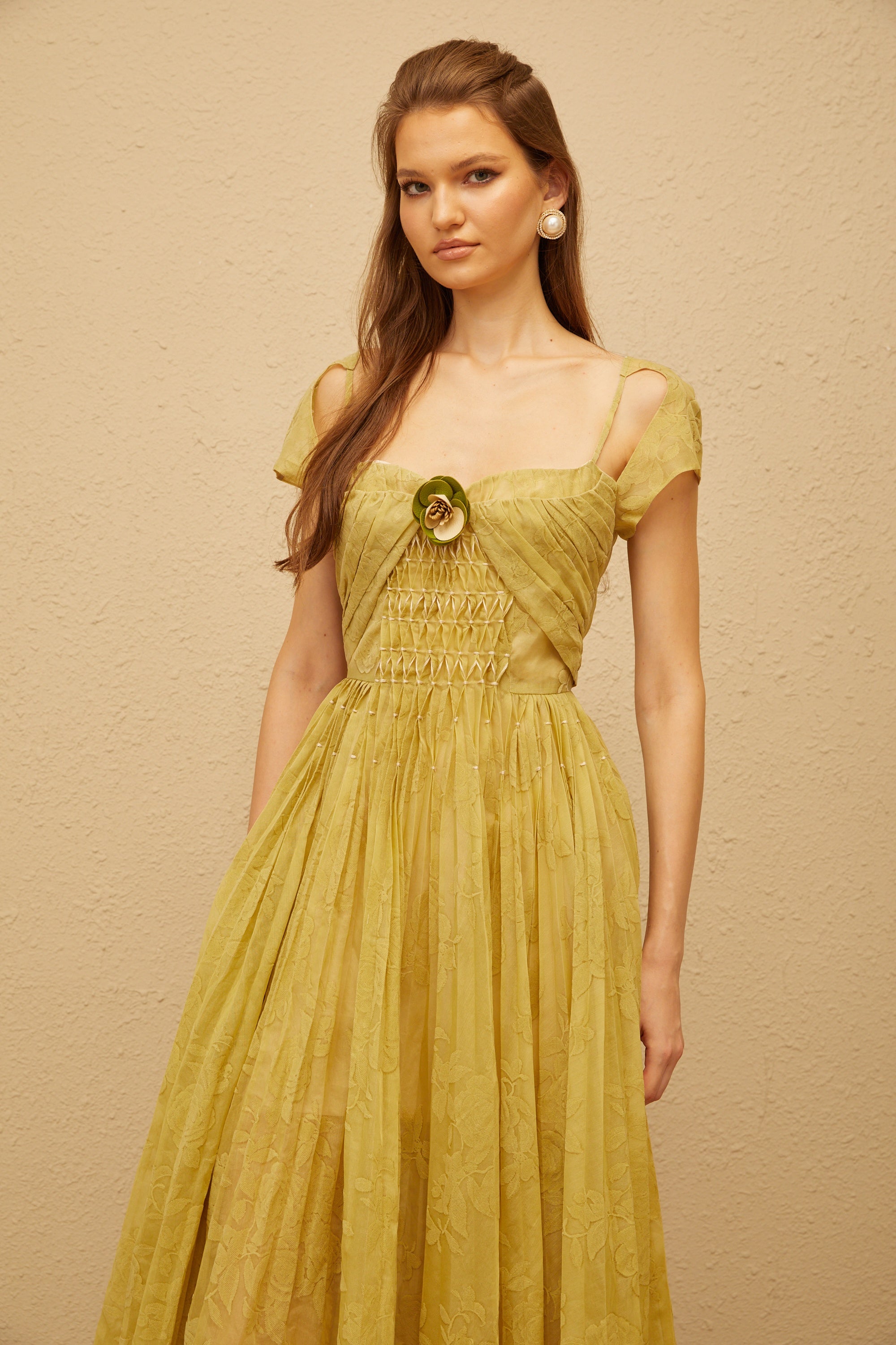 فستان ميدي من جاكار مطبوع بنقشة زهور باللون الأخضر البيريل