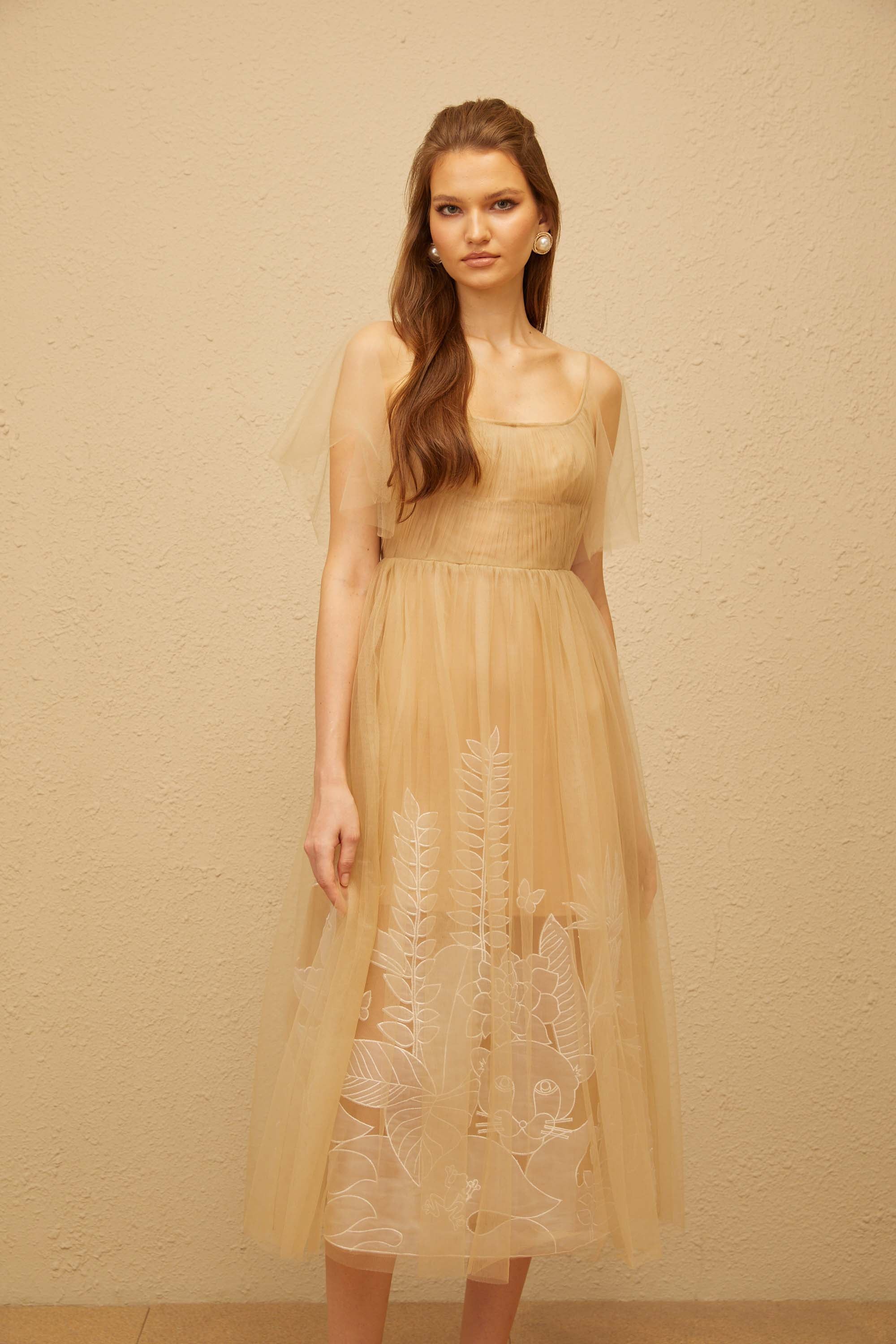 Blanka Neutrales, plissiertes Jacquard-Tüll-Midikleid