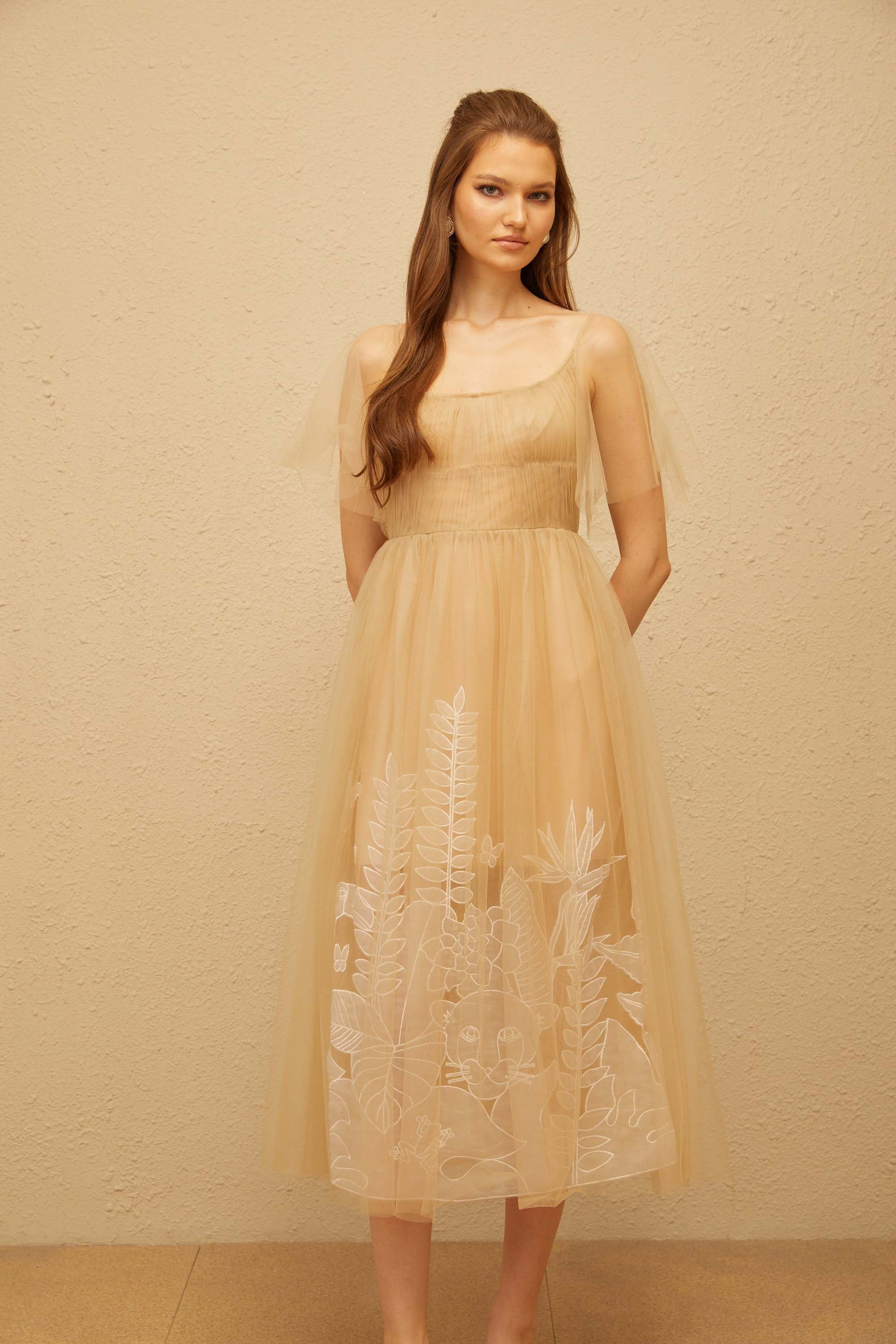 Blanka Neutrales, plissiertes Jacquard-Tüll-Midikleid