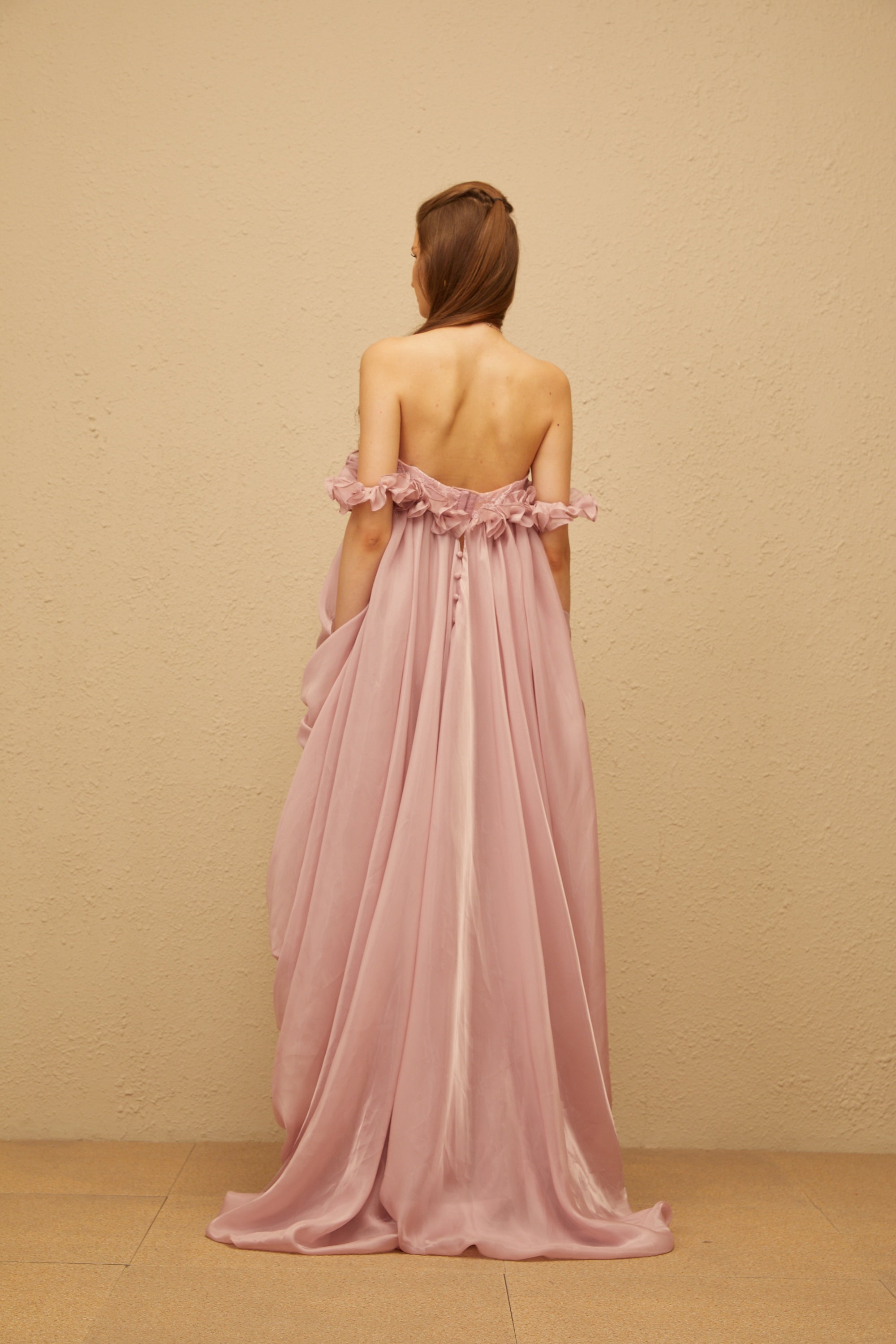 Brooklyn – Rosafarbenes Minikleid mit glänzendem Ballonsaum