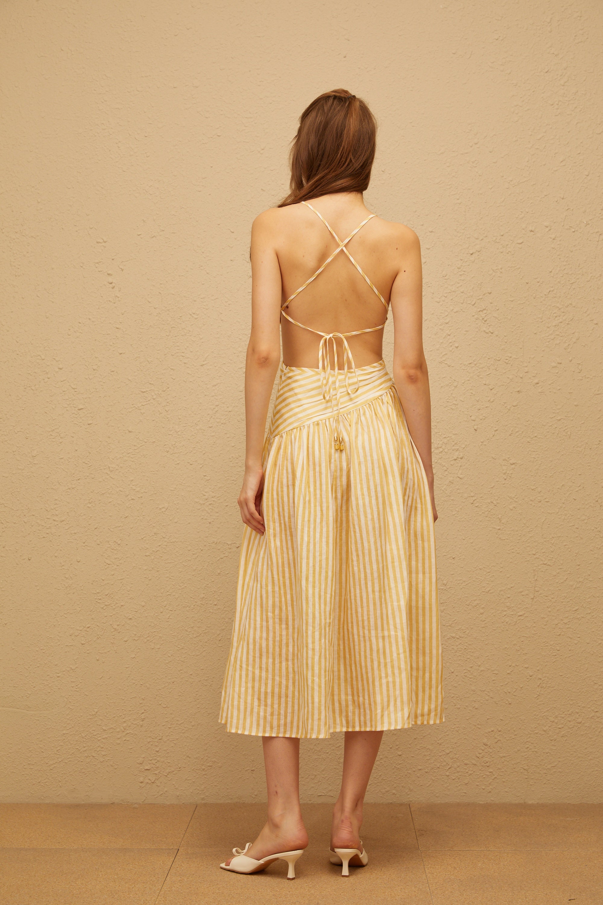 فستان ميدي مخطط غير متماثل أصفر من فابين.