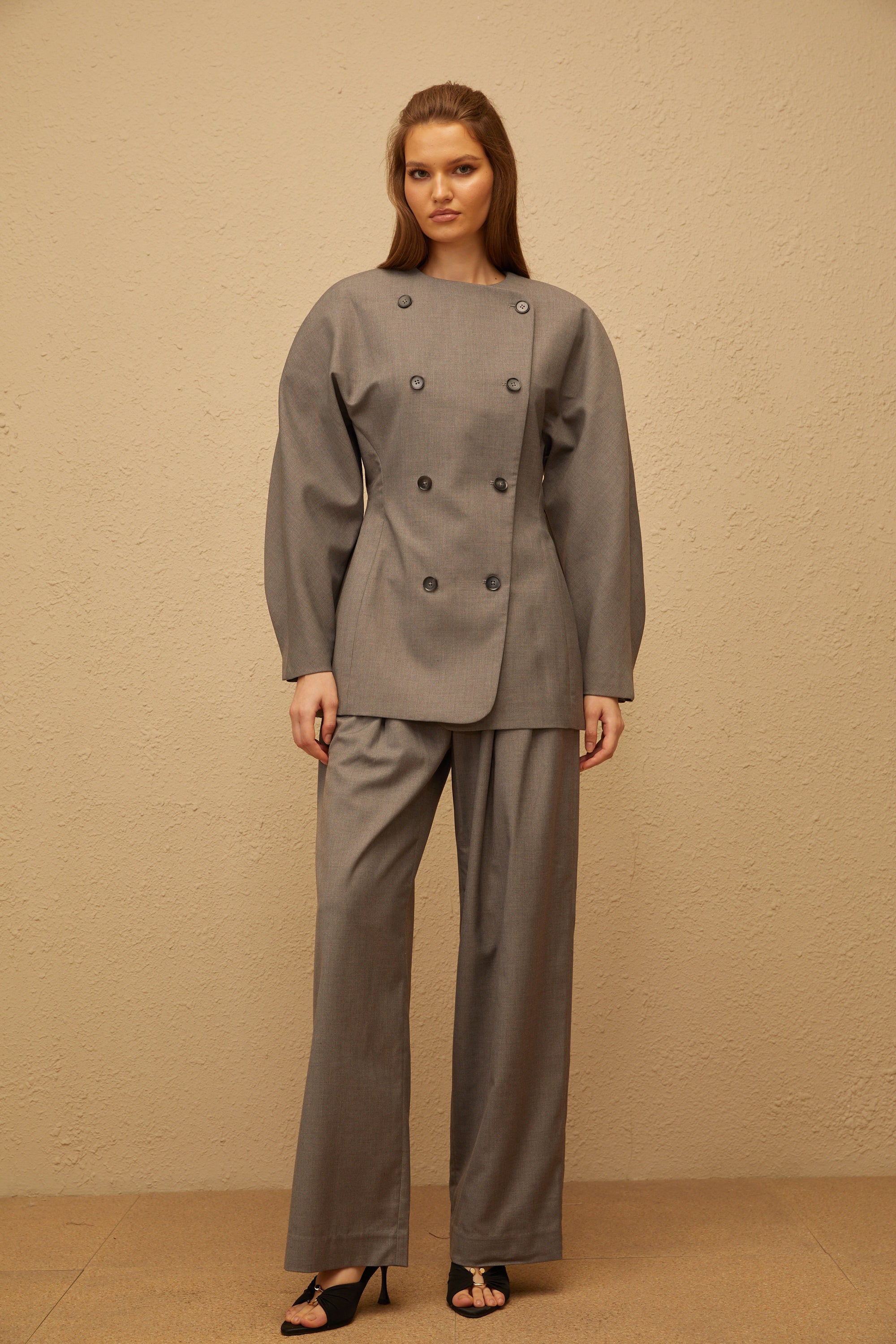 Clémence Grey Zweireiher-Mantel & Hosen-Set