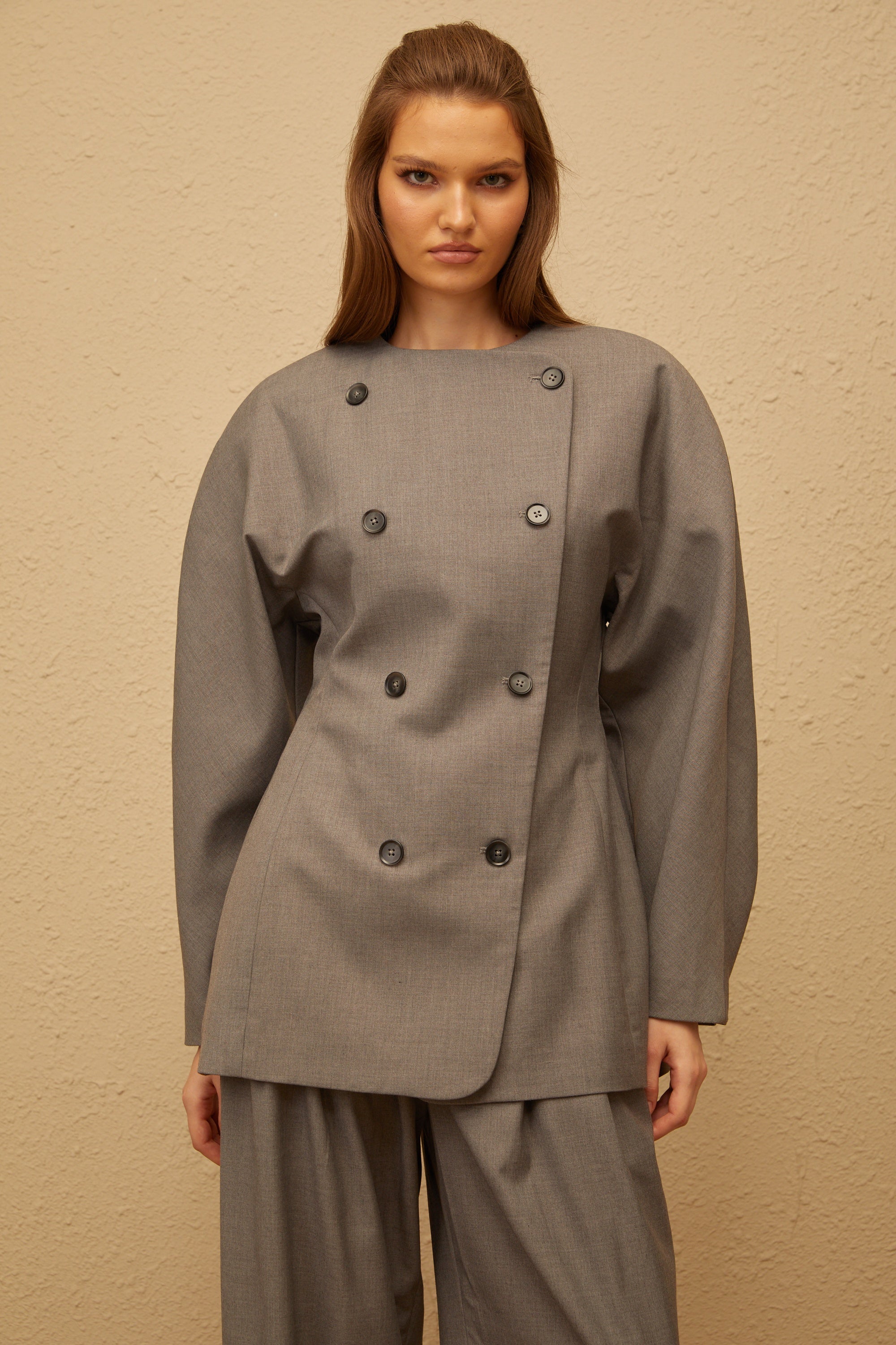 Clémence Grey Zweireiher-Mantel & Hosen-Set