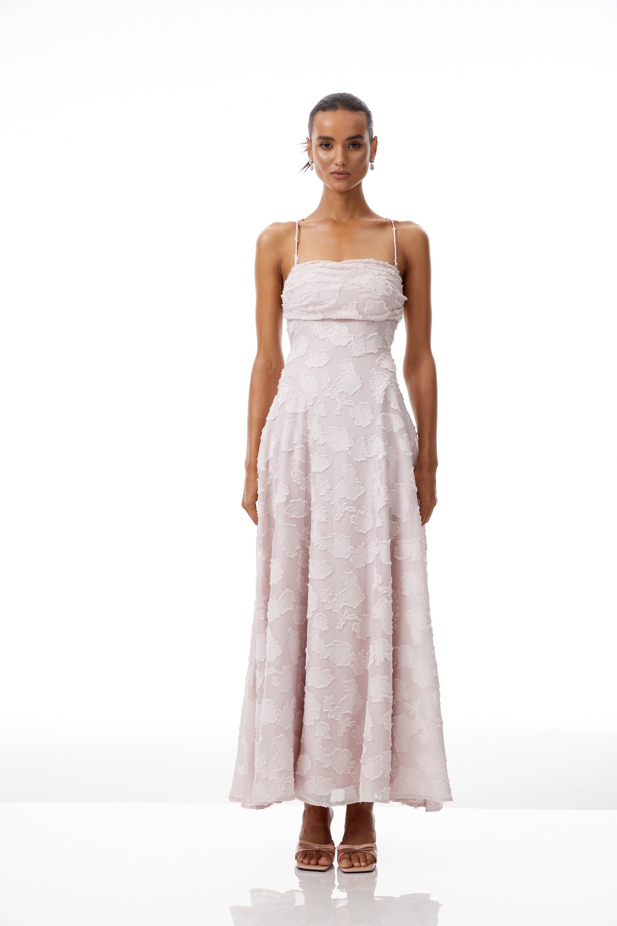 Célestine Maxikleid in Rosa mit ausgefransten Blumenstickereien