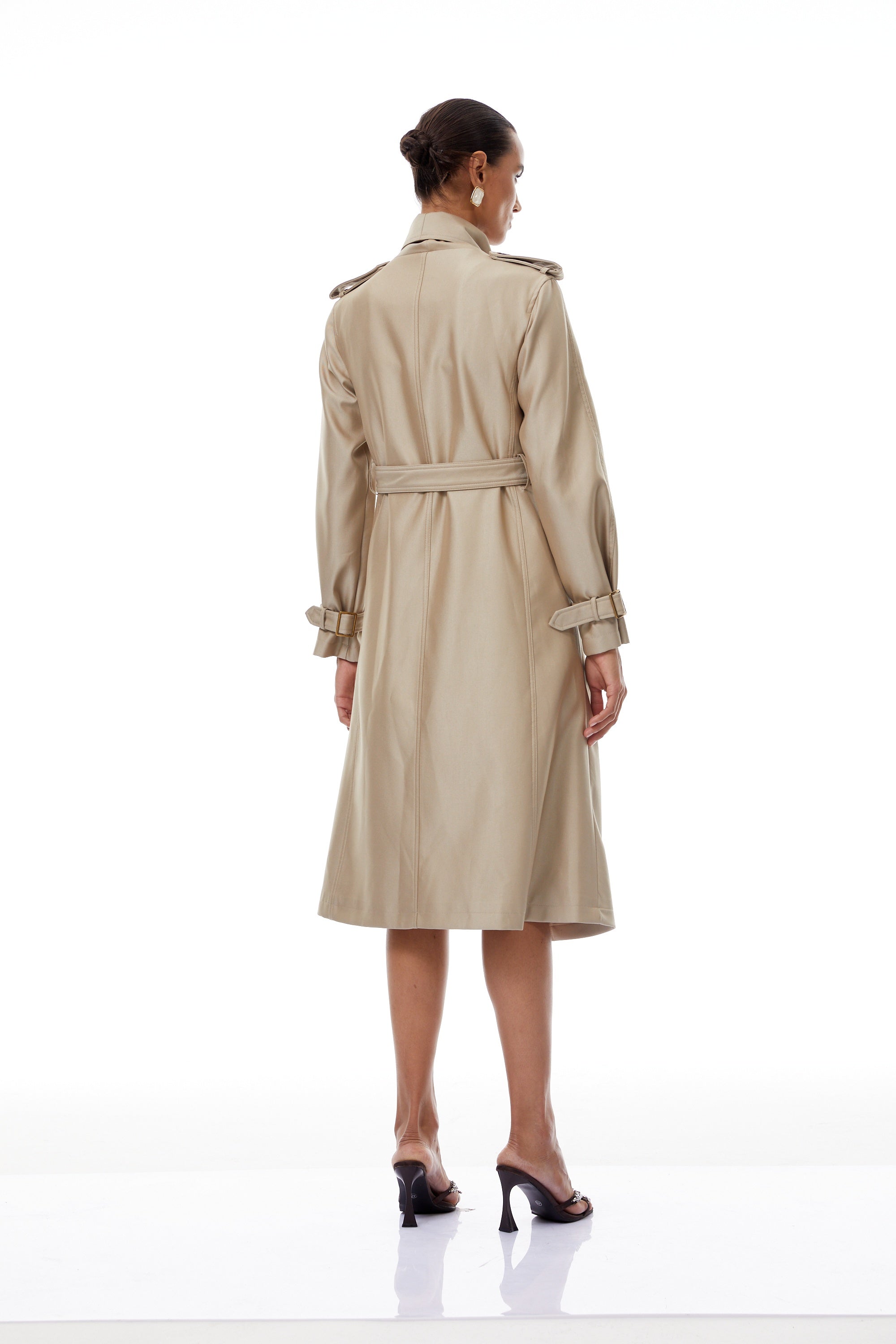 معطف ترينش قصير غير متماثل من Szabina بلون الكاكي