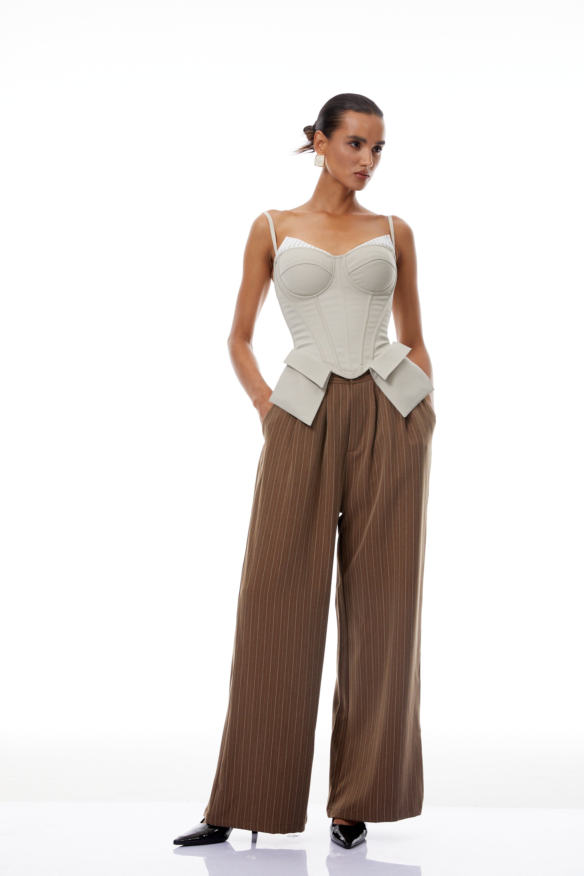 طقم معطف طويل مخطط وبنطلون من كليمانس براون