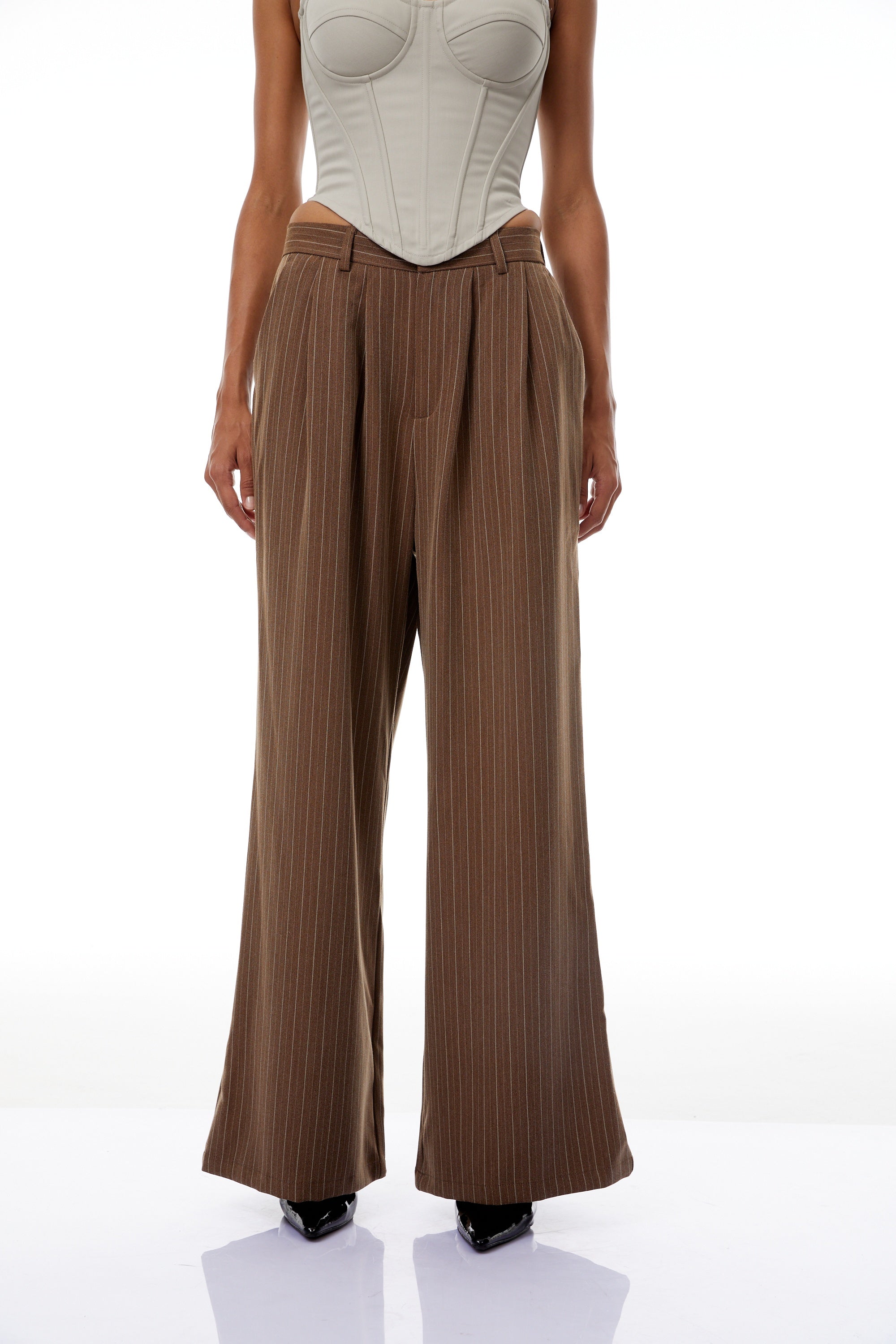 طقم معطف طويل مخطط وبنطلون من كليمانس براون