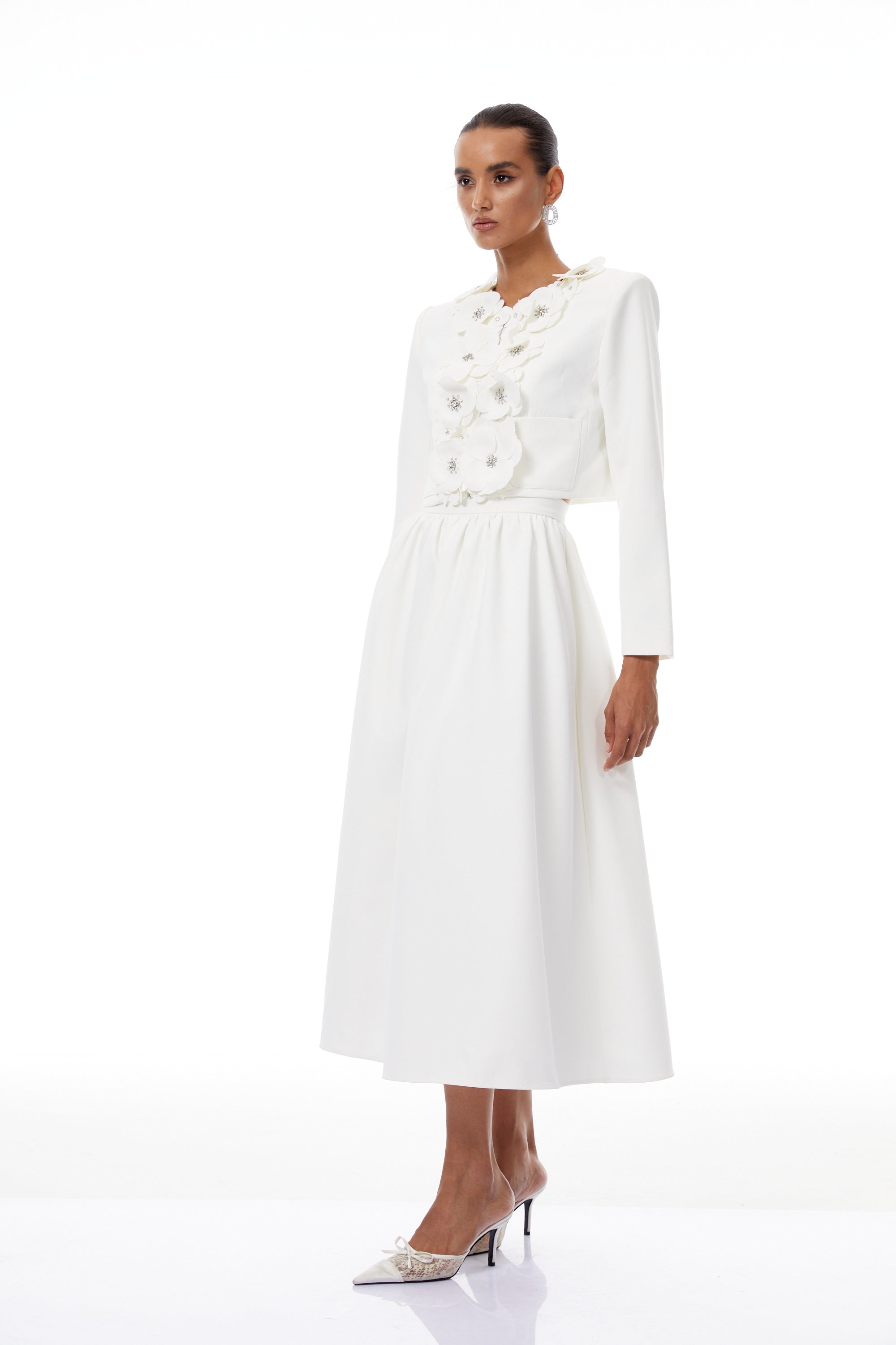 Élodie Jacke mit floralen Applikationen und passendem Rock